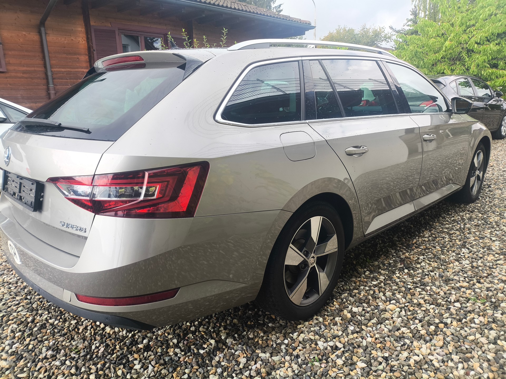 SKODA Superb Combi 2.0 TDi Ambition DSG-image-6