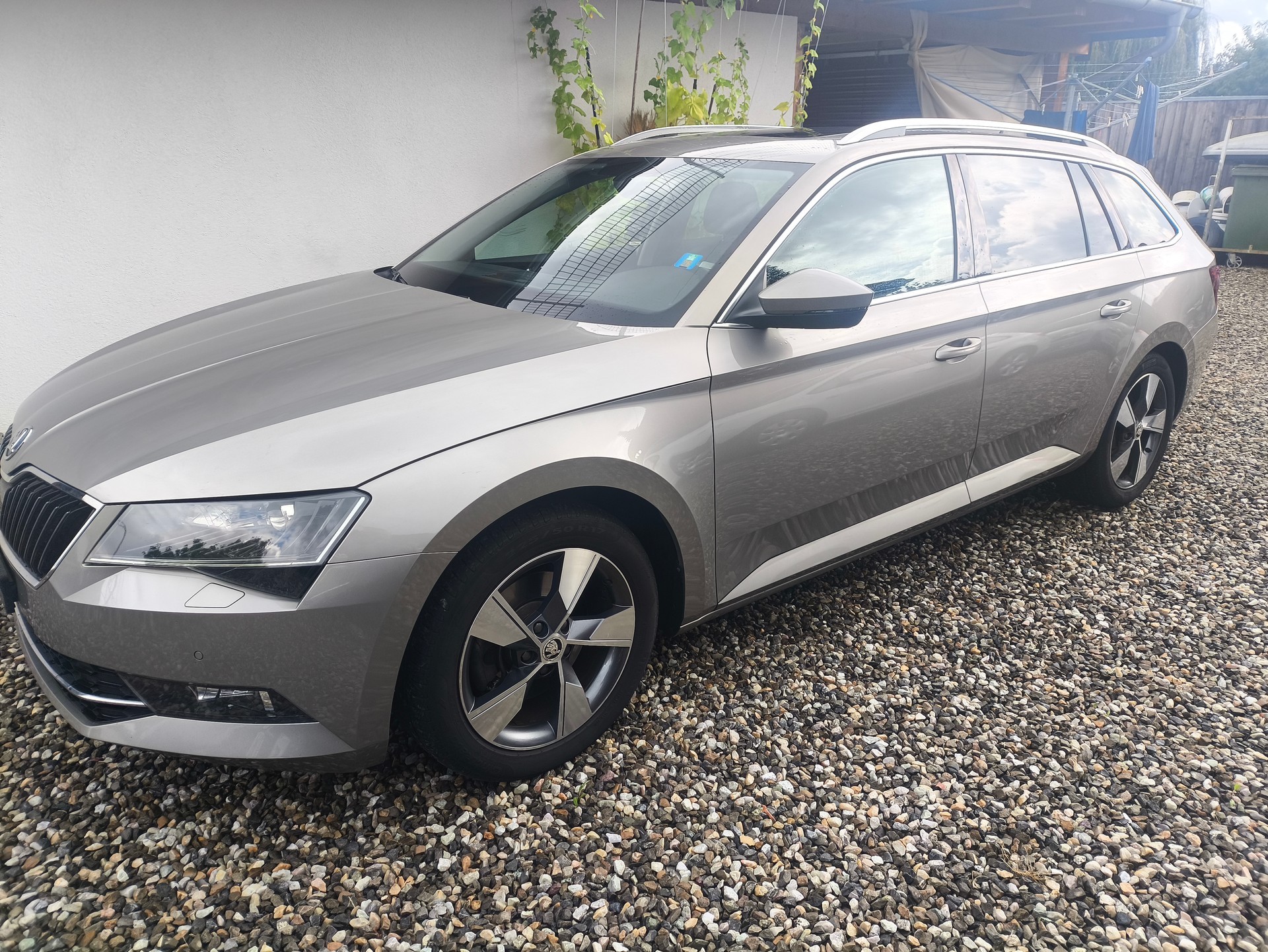 SKODA Superb Combi 2.0 TDi Ambition DSG-image-2