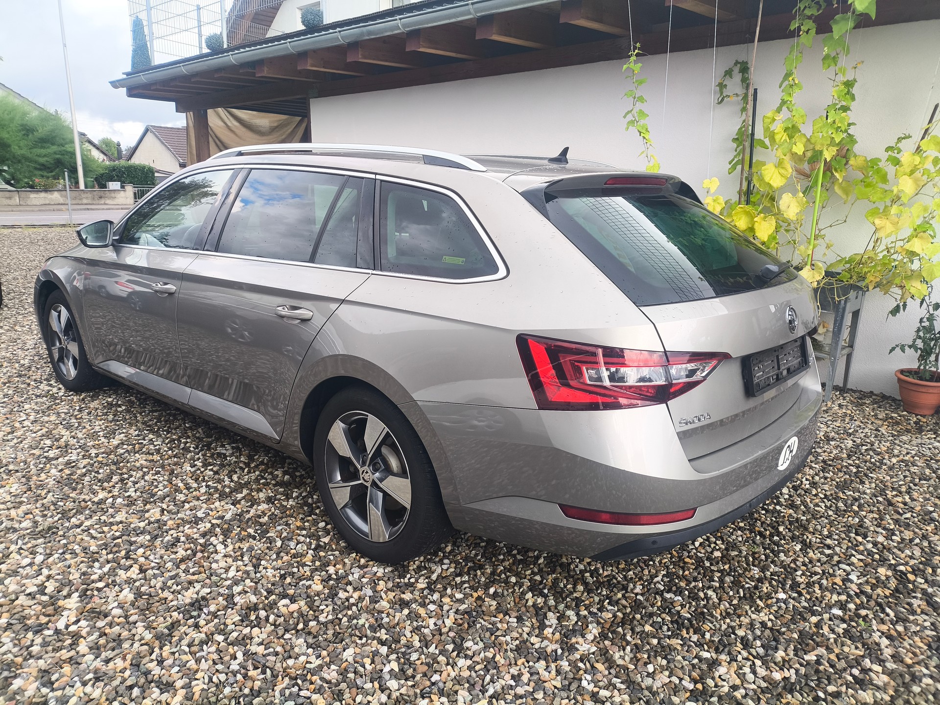 SKODA Superb Combi 2.0 TDi Ambition DSG-image-4