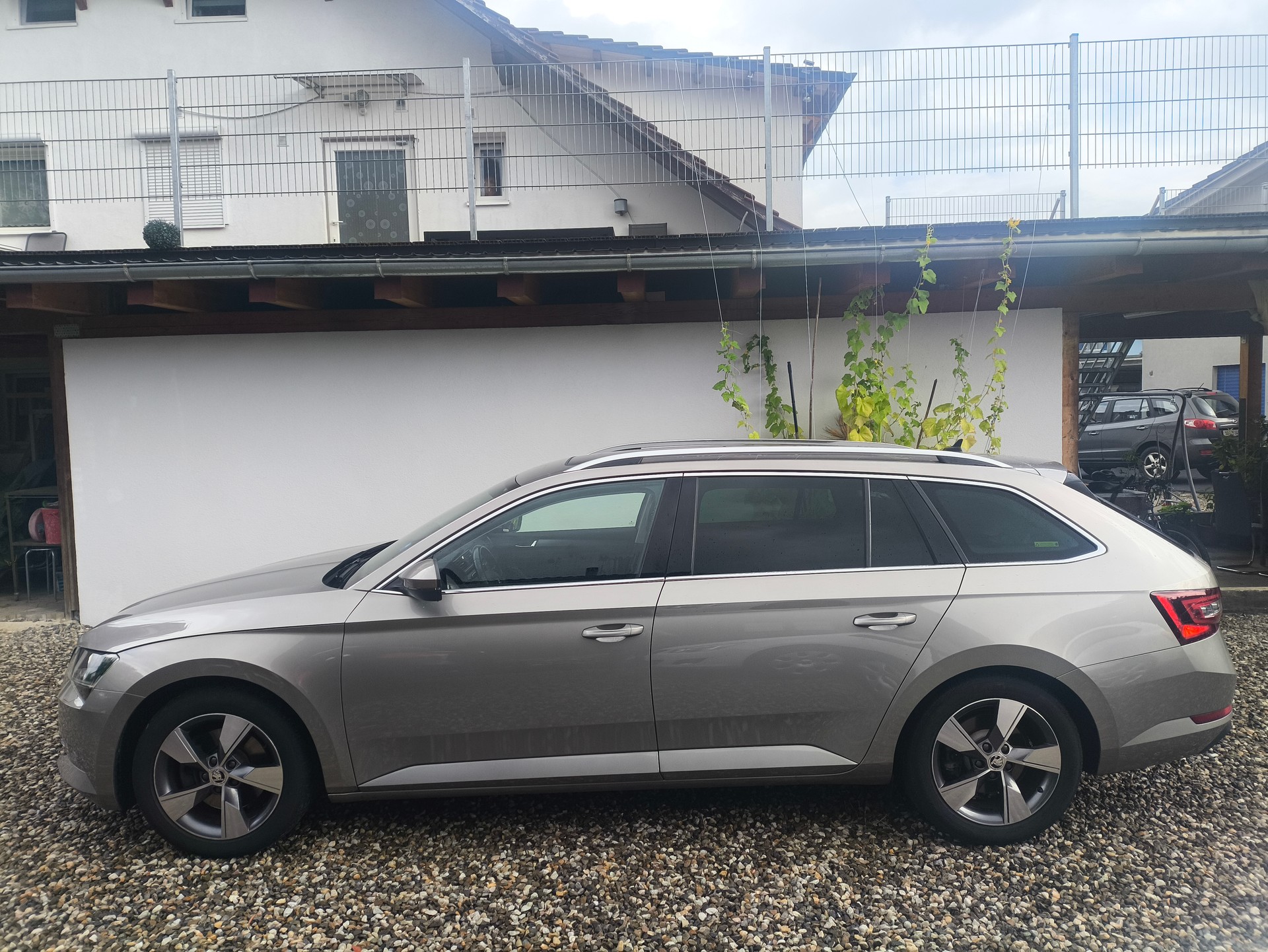 SKODA Superb Combi 2.0 TDi Ambition DSG-image-3