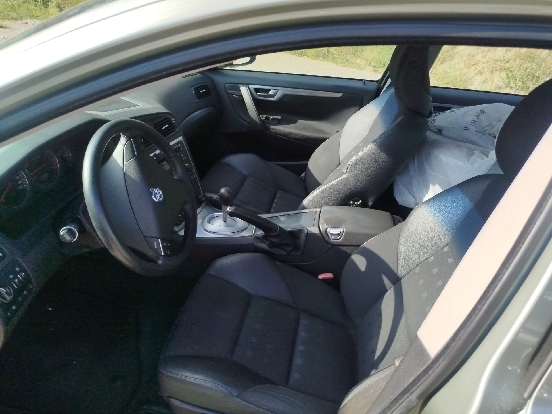 VOLVO S60 2.4 Bi-Fuel Momentum-image-7