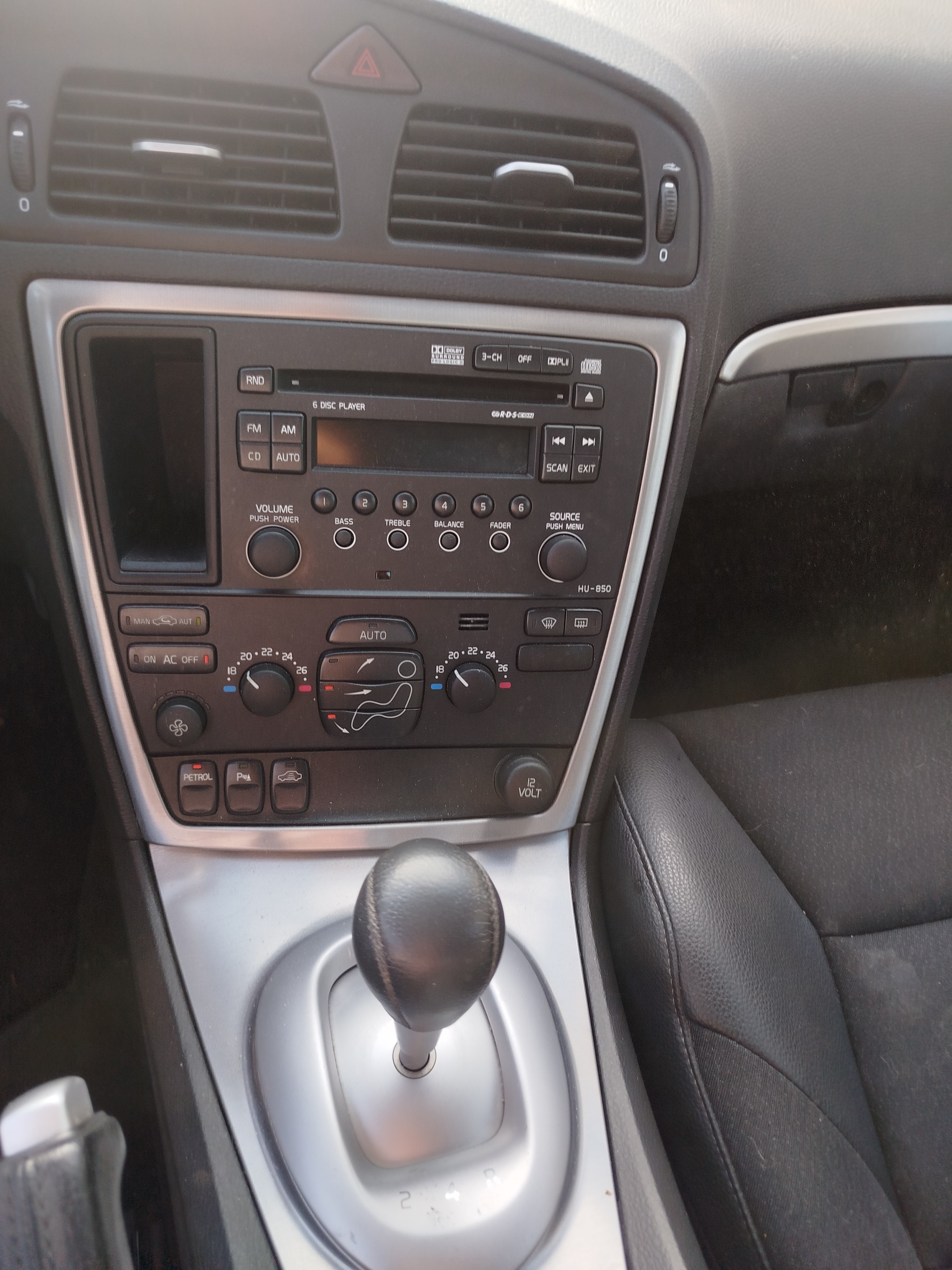 VOLVO S60 2.4 Bi-Fuel Momentum-image-11