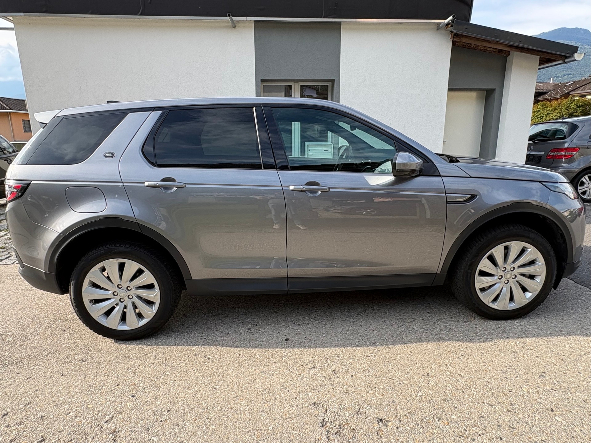 LAND ROVER Discovery Sport D180 2.0D TD4 MHEV HSE AWD AT9-image-4
