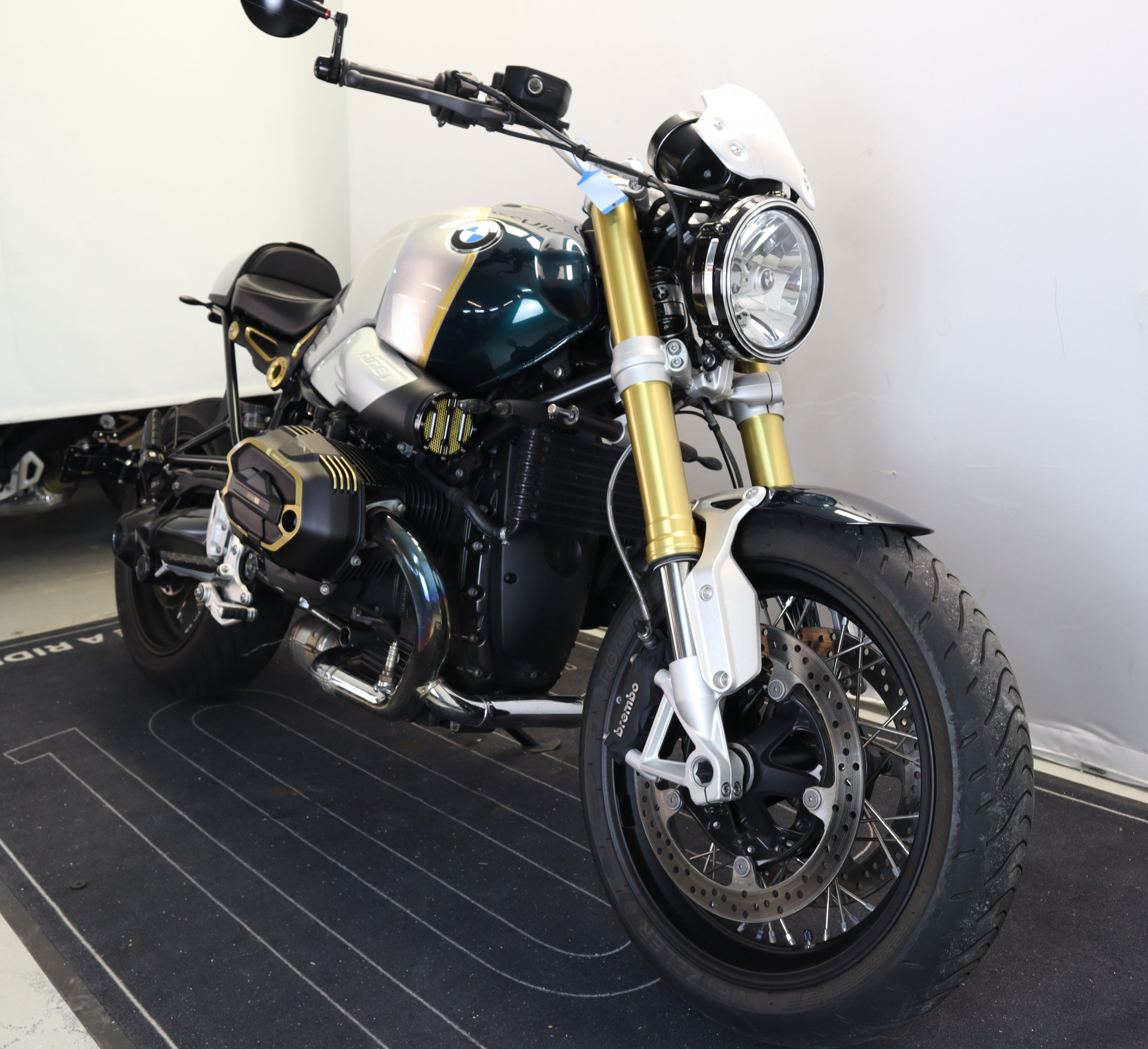 BMW R nineT-showroom-element-2