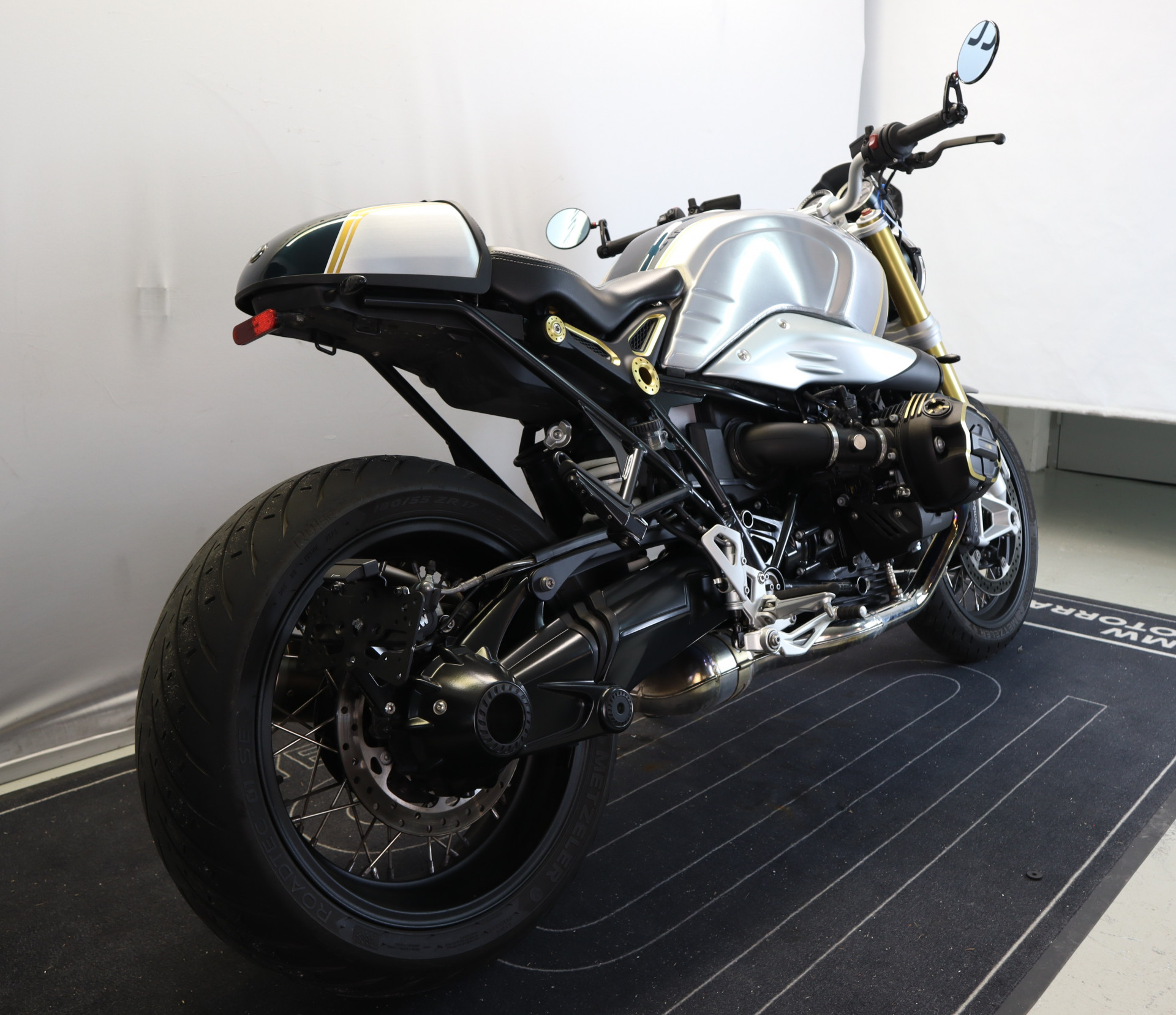 BMW R nineT-showroom-element-3