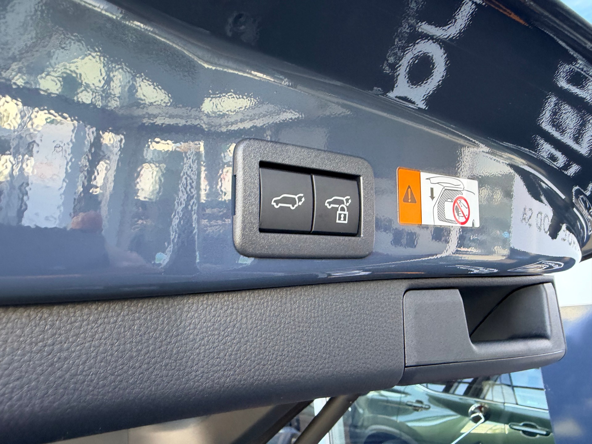 TOYOTA RAV-4 2.5 HSD Premium e-CVT AWD-image-9