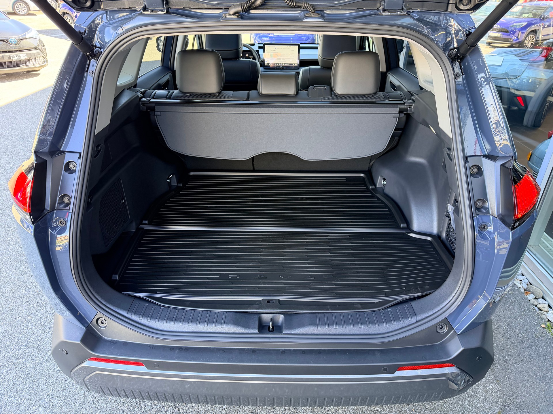 TOYOTA RAV-4 2.5 HSD Premium e-CVT AWD-image-8