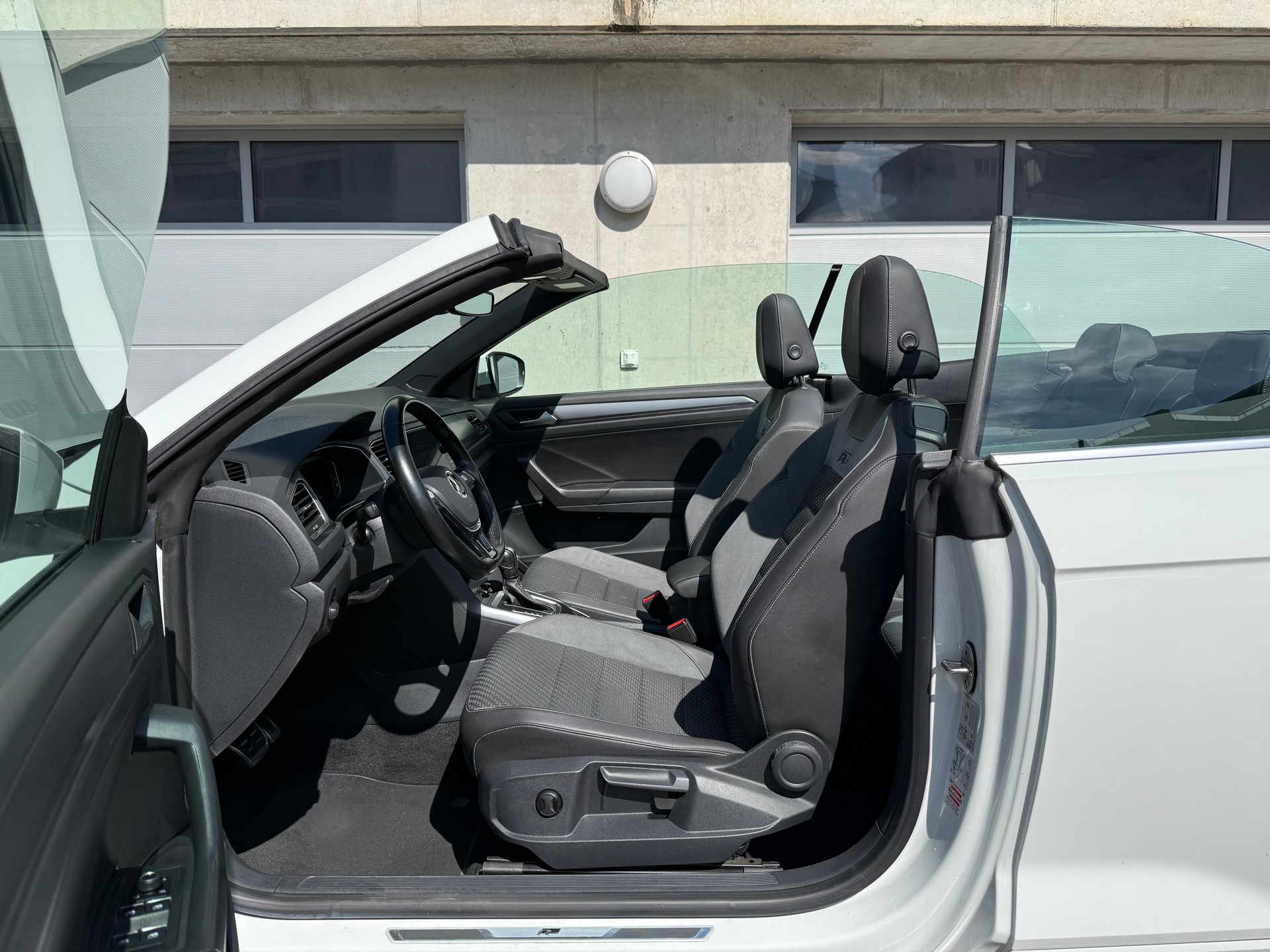 VW T-Roc Cabriolet 1.5 TSI R-LINE EVO Advance DSG-image-13
