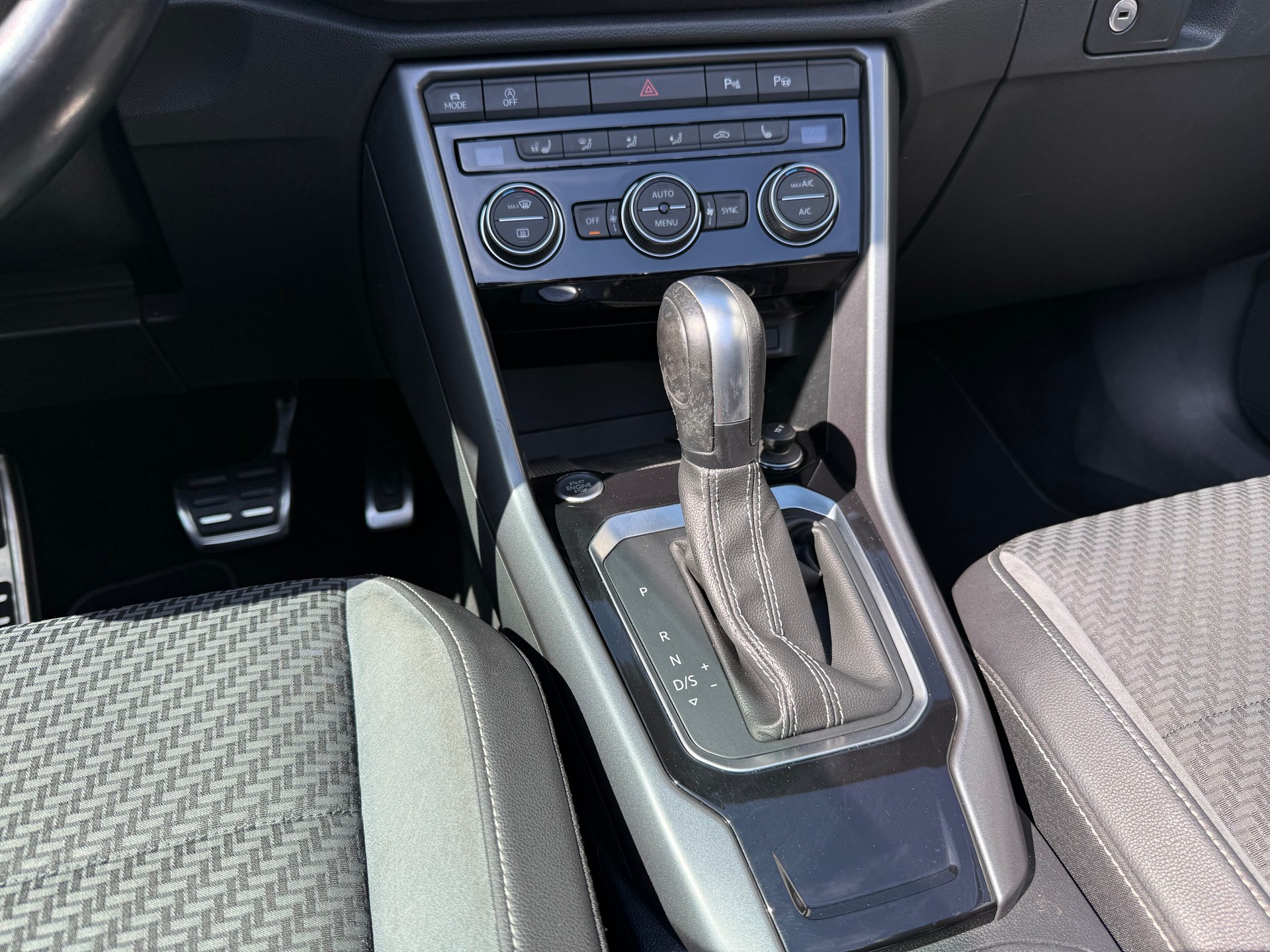 VW T-Roc Cabriolet 1.5 TSI R-LINE EVO Advance DSG-image-23