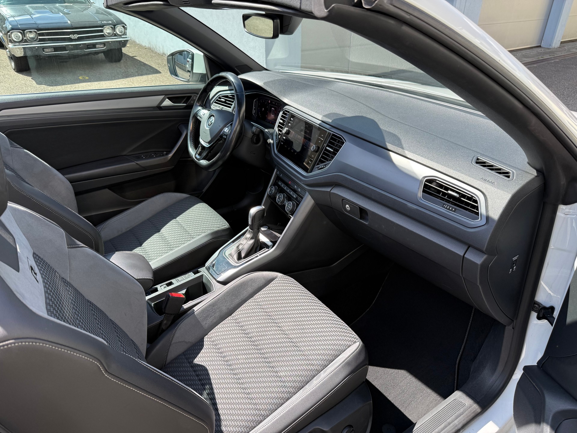 VW T-Roc Cabriolet 1.5 TSI R-LINE EVO Advance DSG-image-14