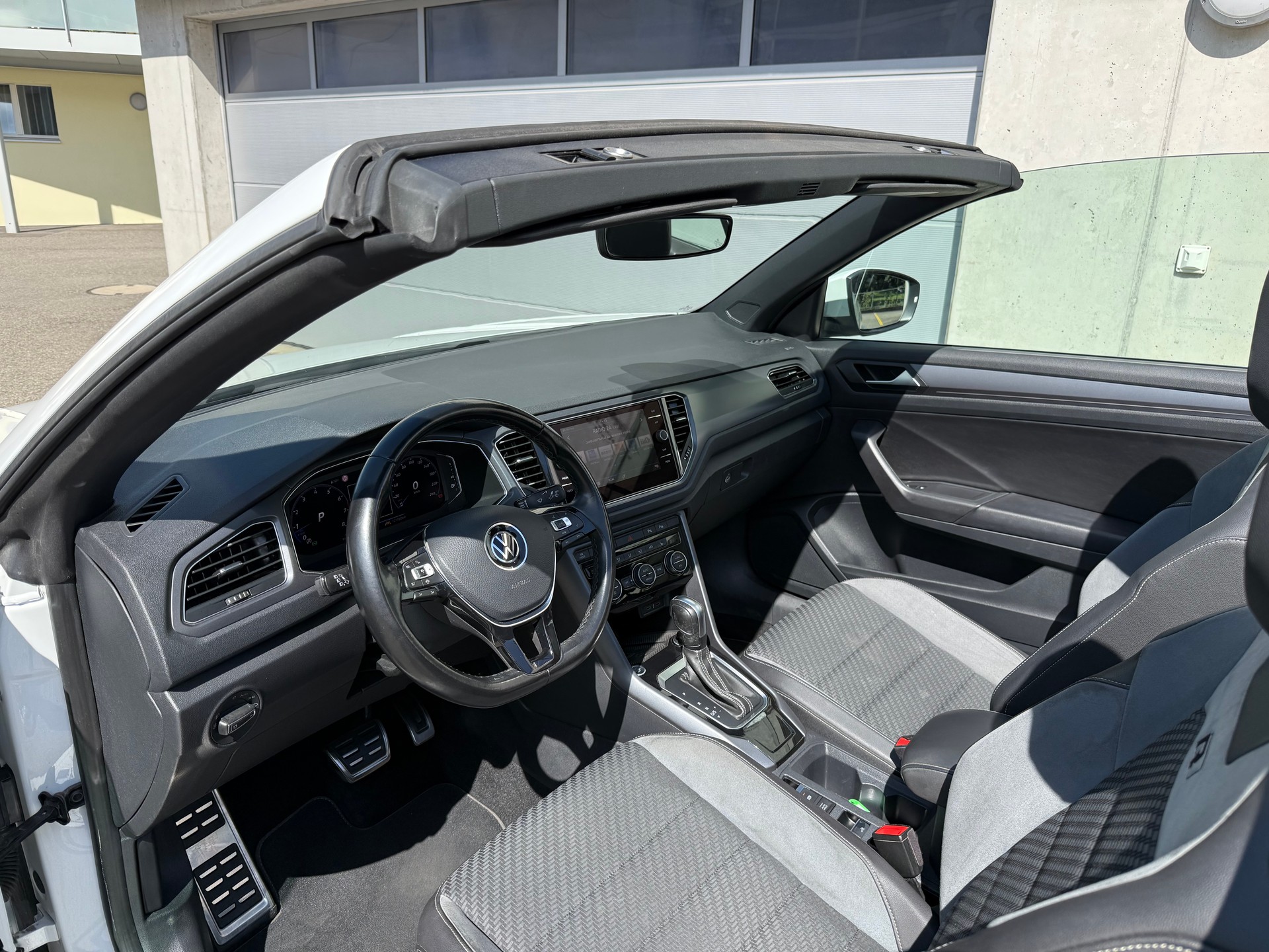 VW T-Roc Cabriolet 1.5 TSI R-LINE EVO Advance DSG-image-12