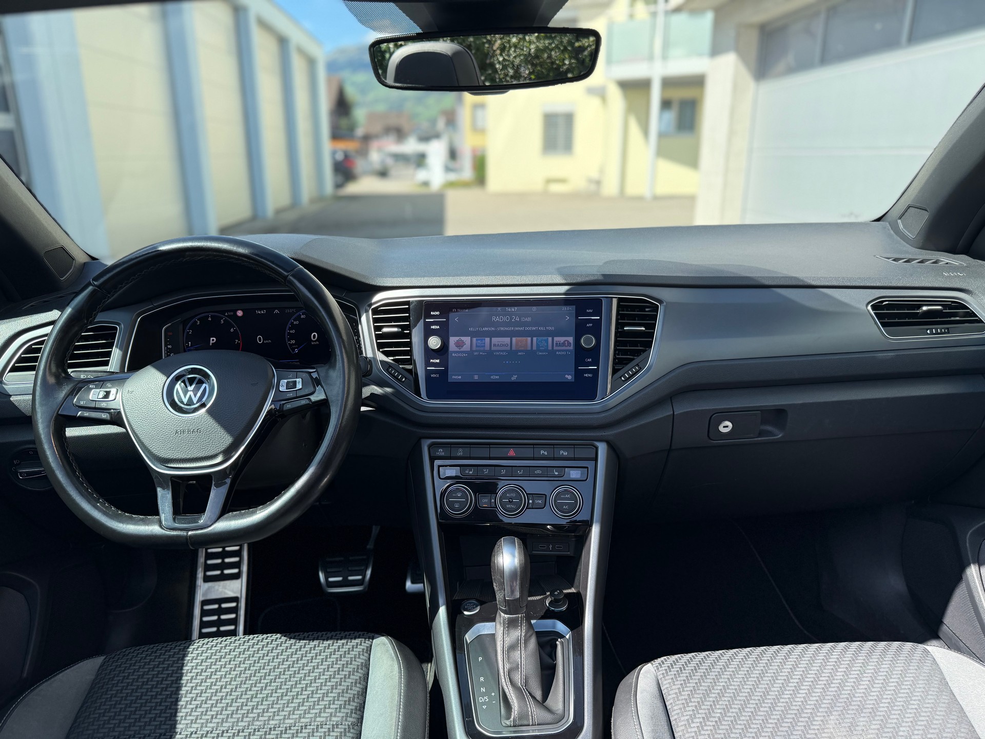 VW T-Roc Cabriolet 1.5 TSI R-LINE EVO Advance DSG-image-25