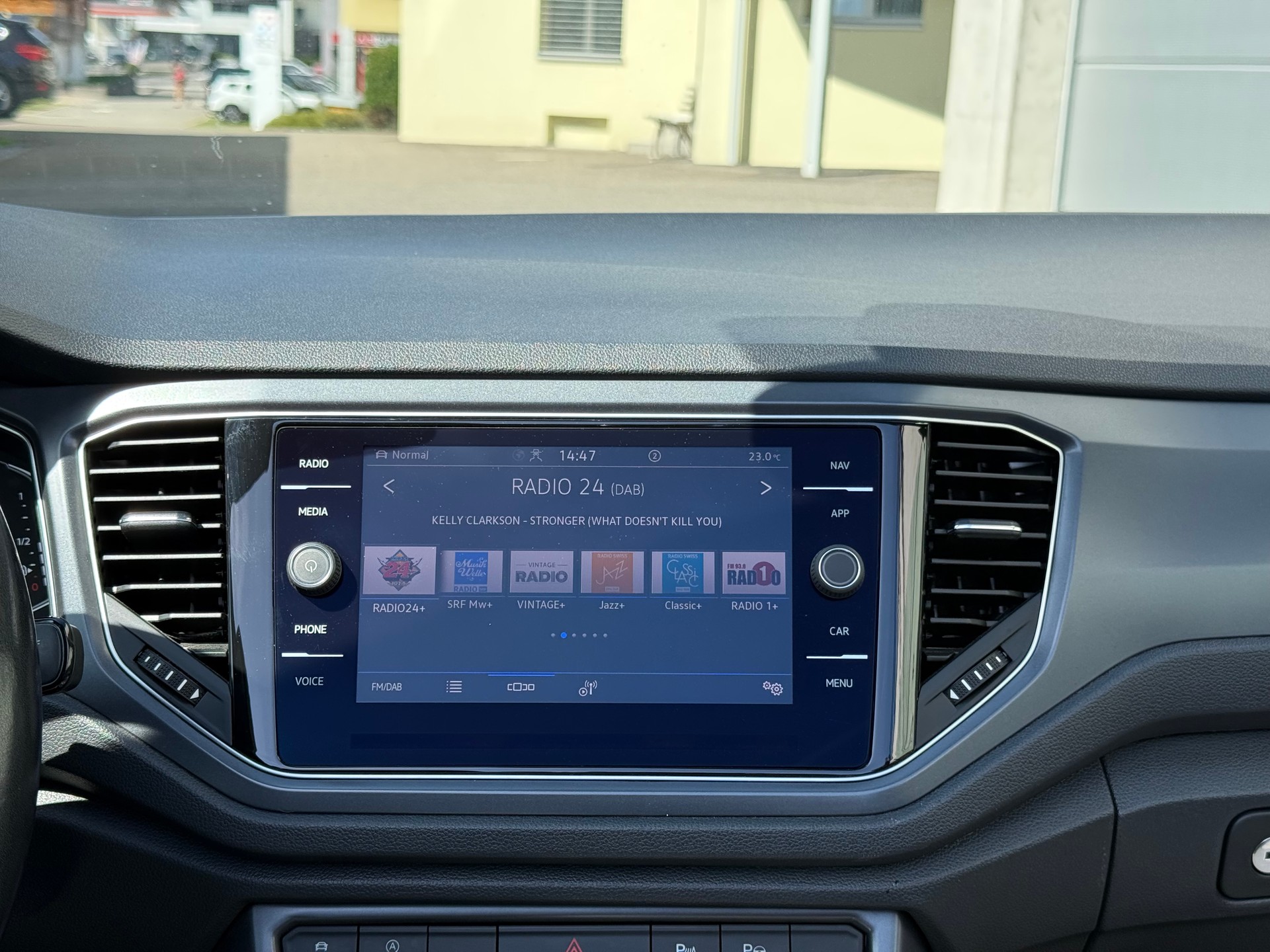 VW T-Roc Cabriolet 1.5 TSI R-LINE EVO Advance DSG-image-18
