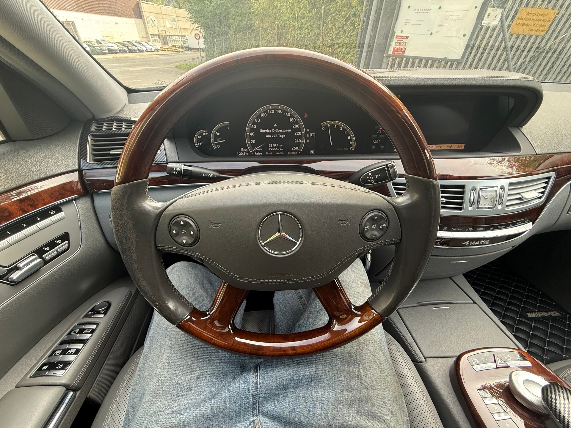MERCEDES-BENZ S 500 4Matic 7G-Tronic-image-25