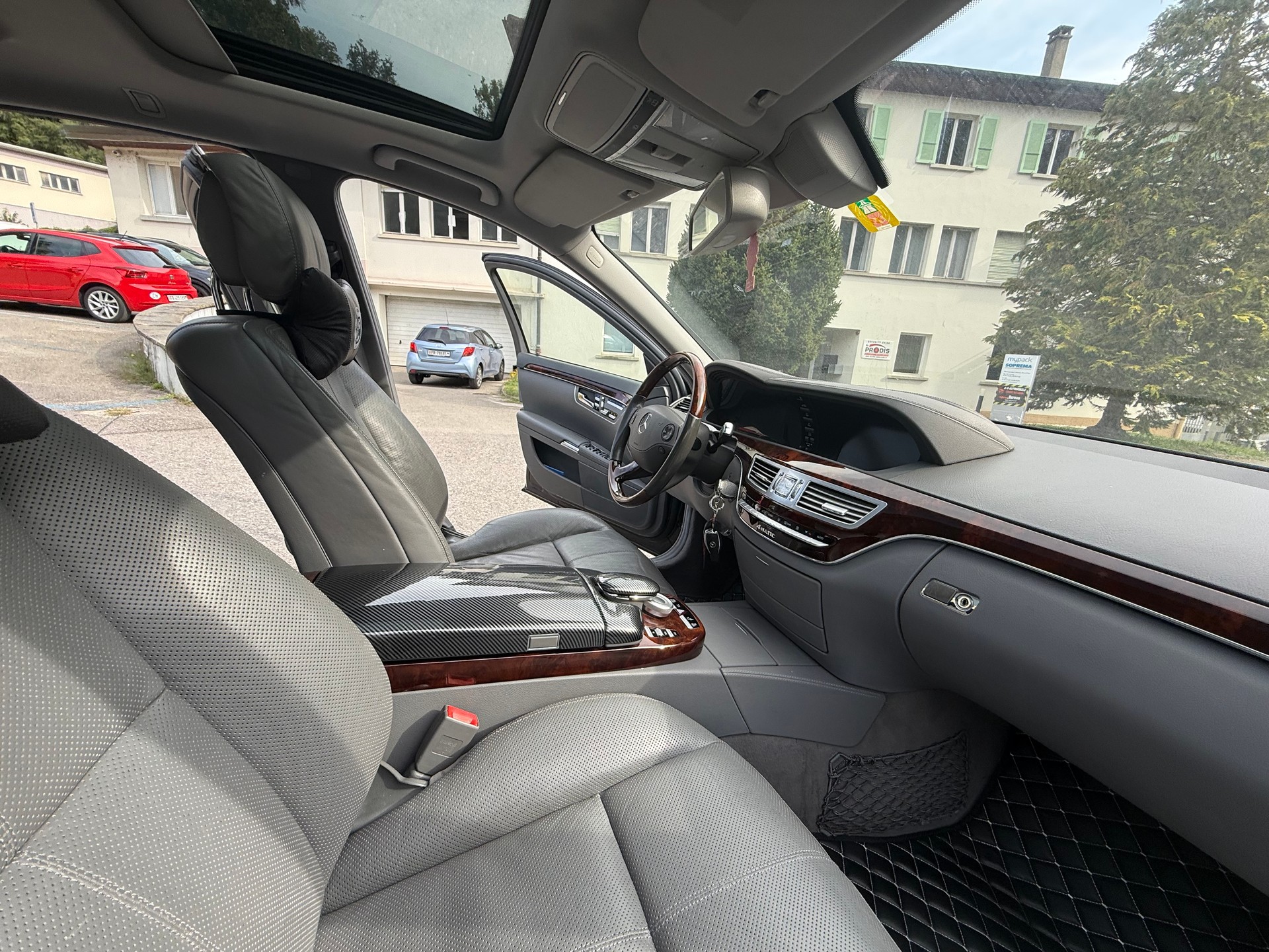 MERCEDES-BENZ S 500 4Matic 7G-Tronic-image-12