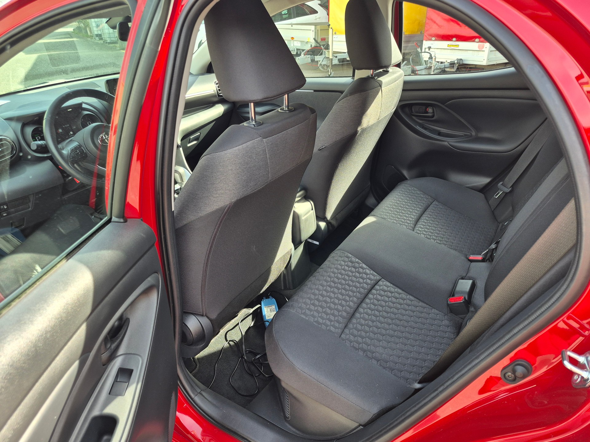 TOYOTA Yaris 1.5 Trend e-CVT-image-9