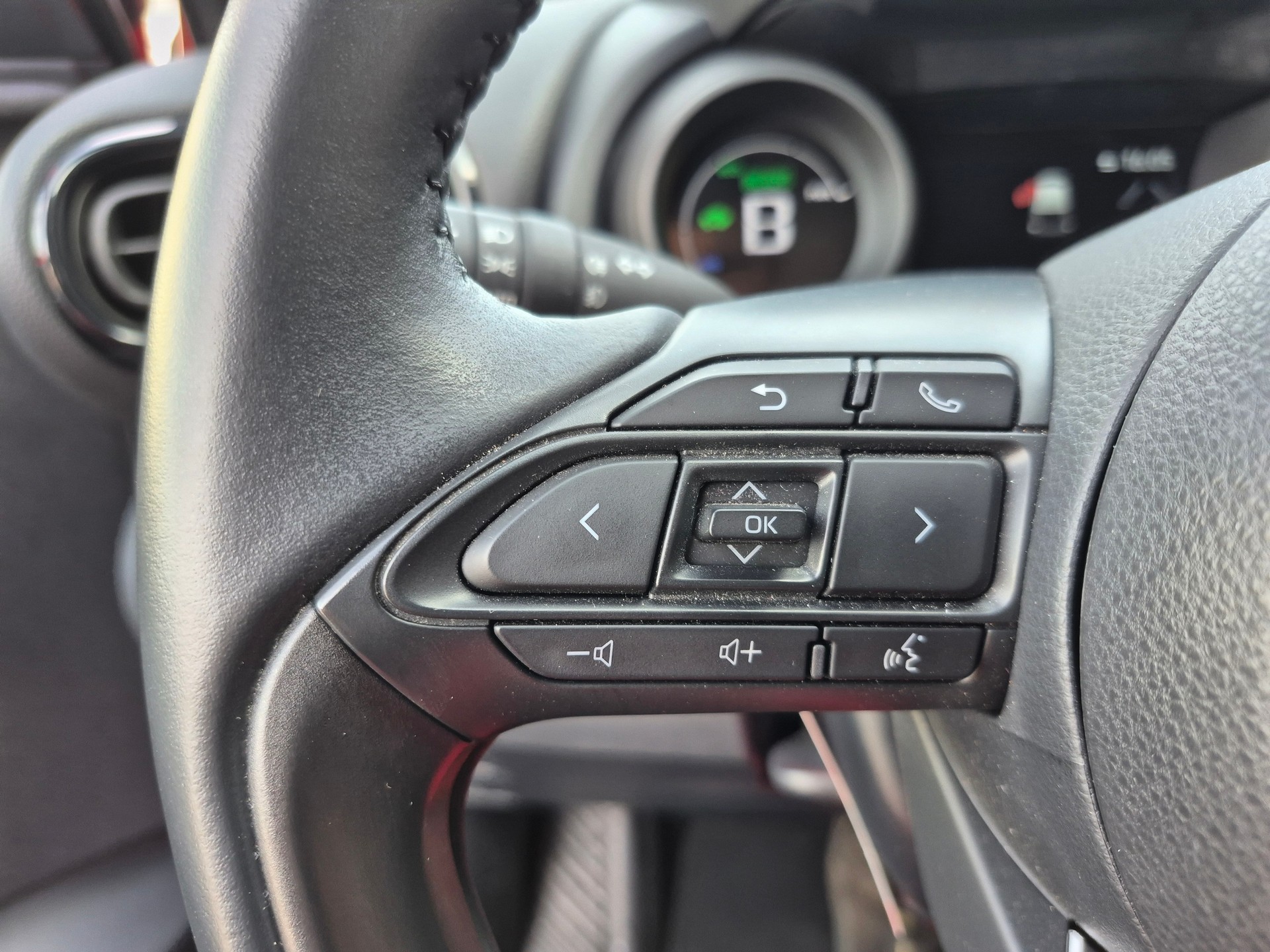 TOYOTA Yaris 1.5 Trend e-CVT-image-17