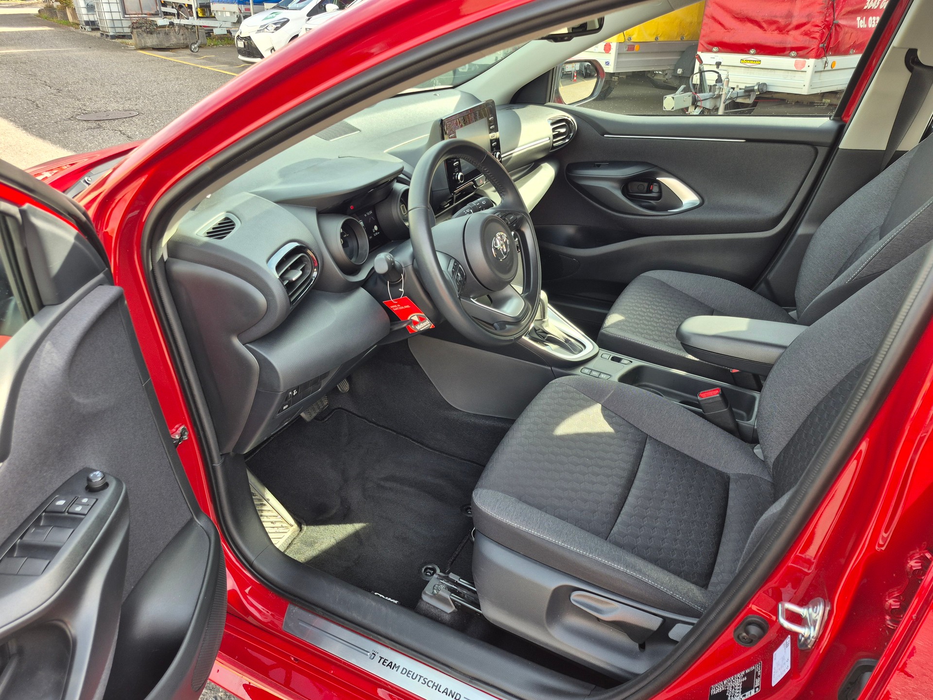 TOYOTA Yaris 1.5 Trend e-CVT-image-8