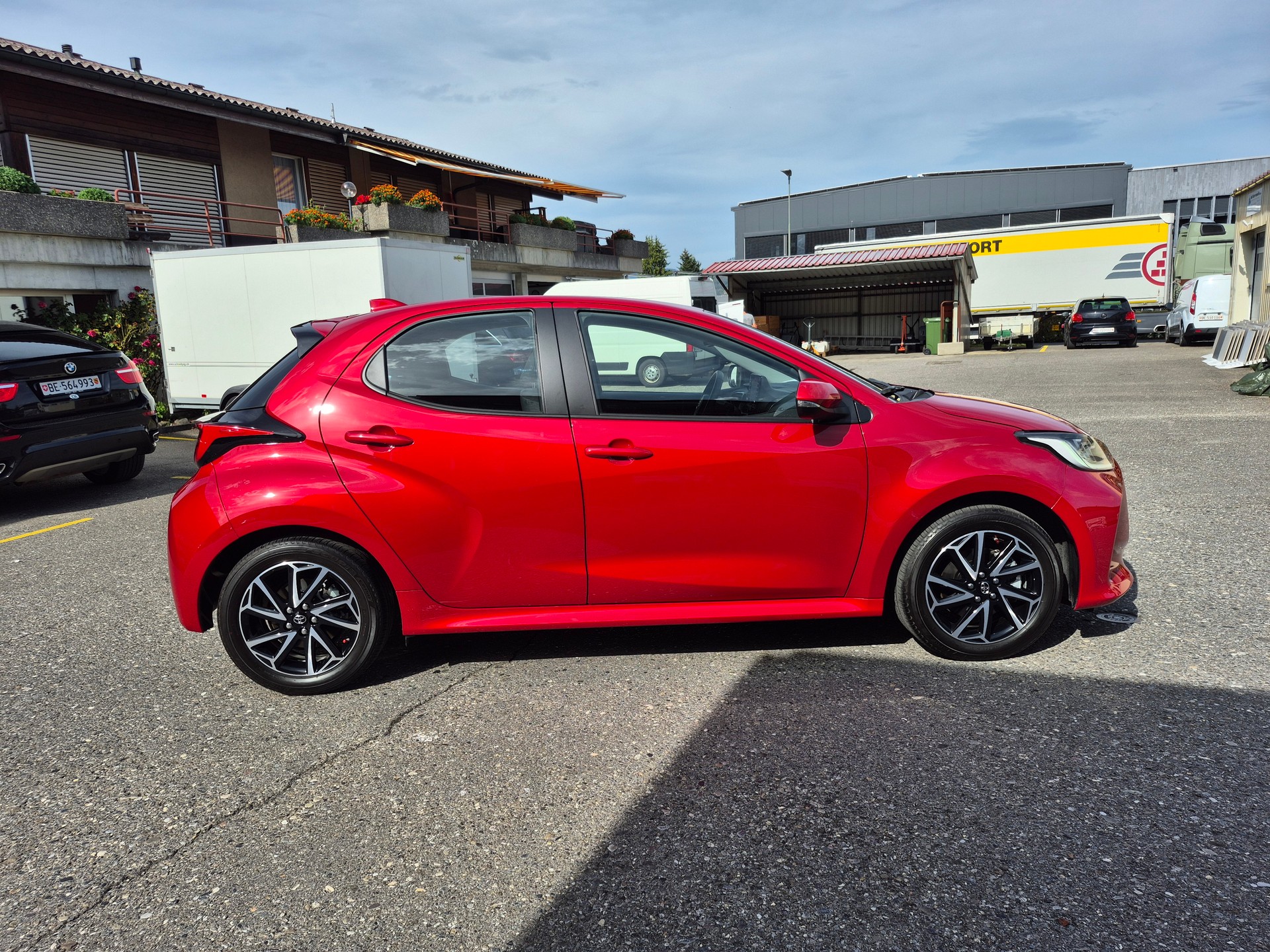 TOYOTA Yaris 1.5 Trend e-CVT-image-3