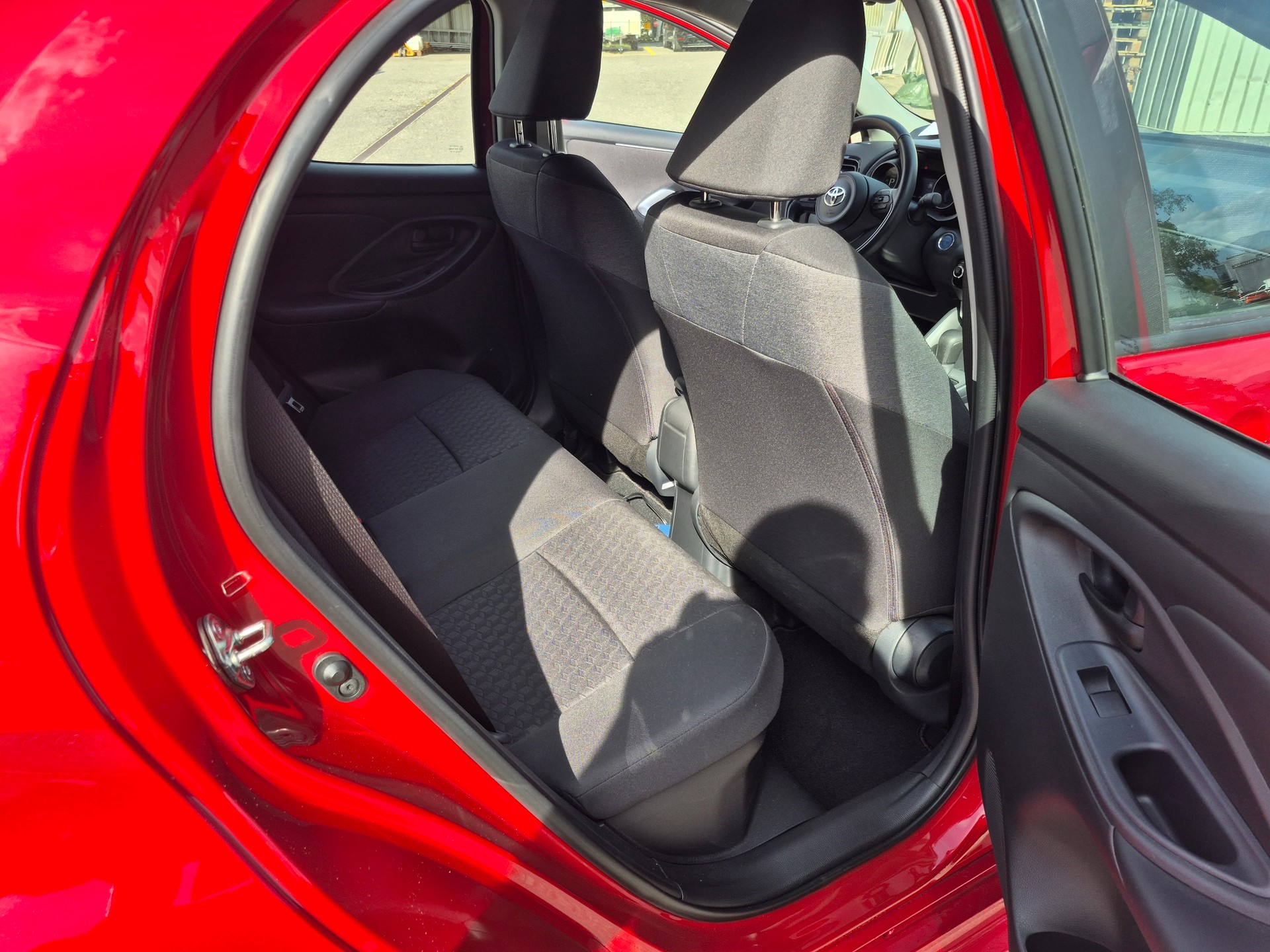 TOYOTA Yaris 1.5 Trend e-CVT-image-11