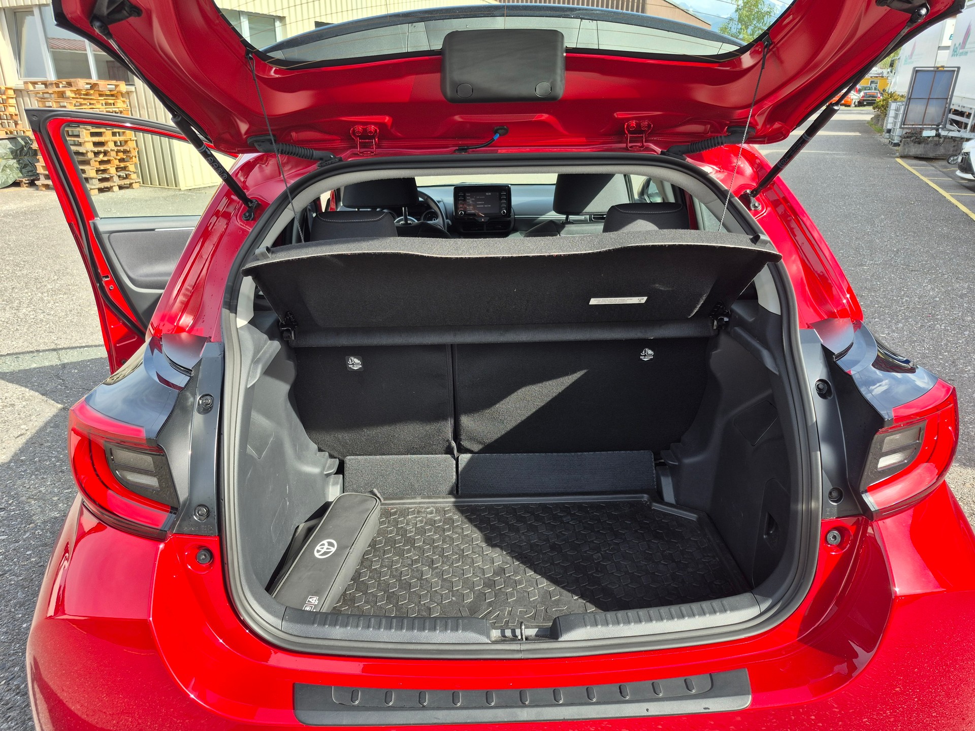 TOYOTA Yaris 1.5 Trend e-CVT-image-10