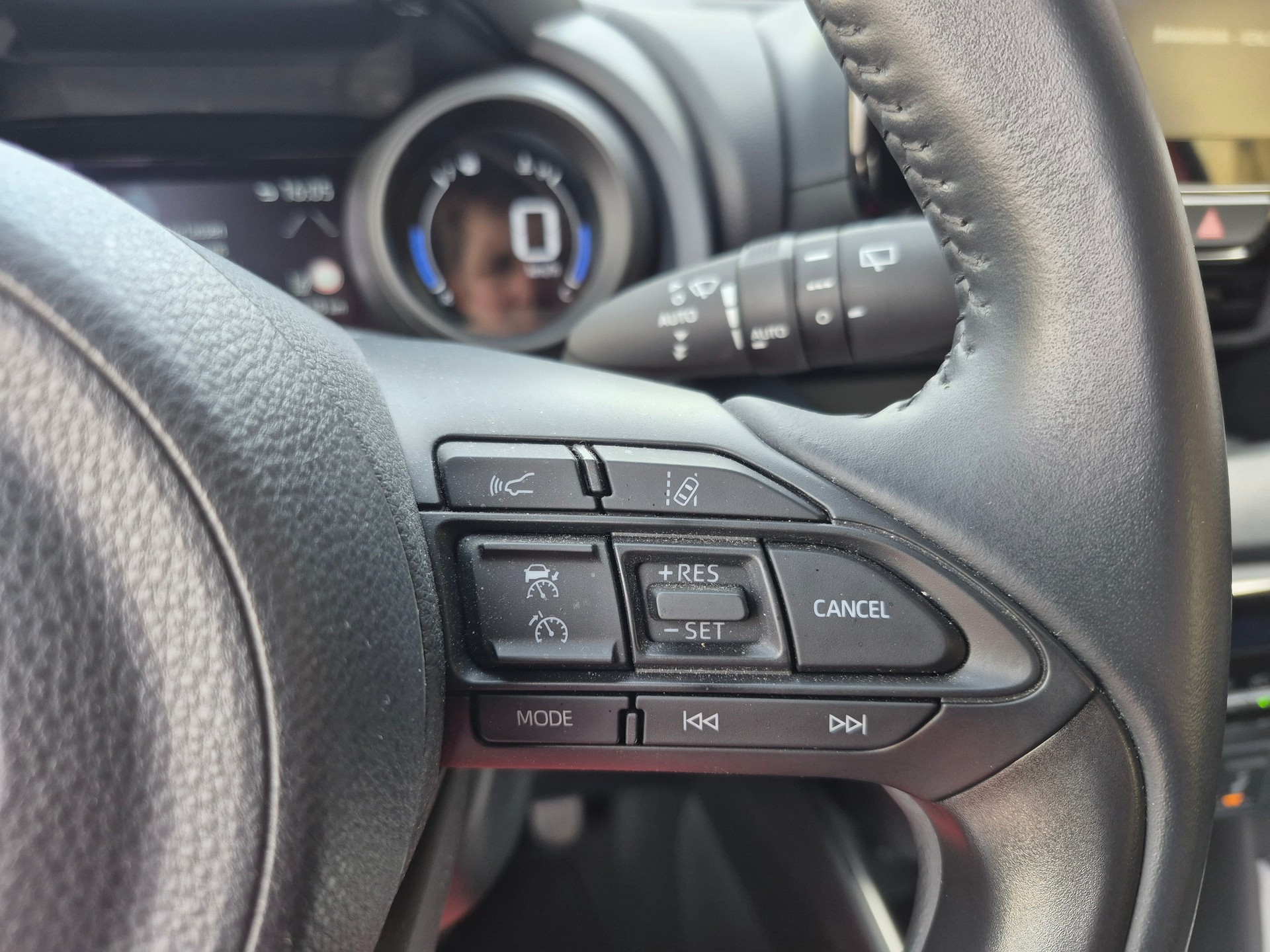 TOYOTA Yaris 1.5 Trend e-CVT-image-16