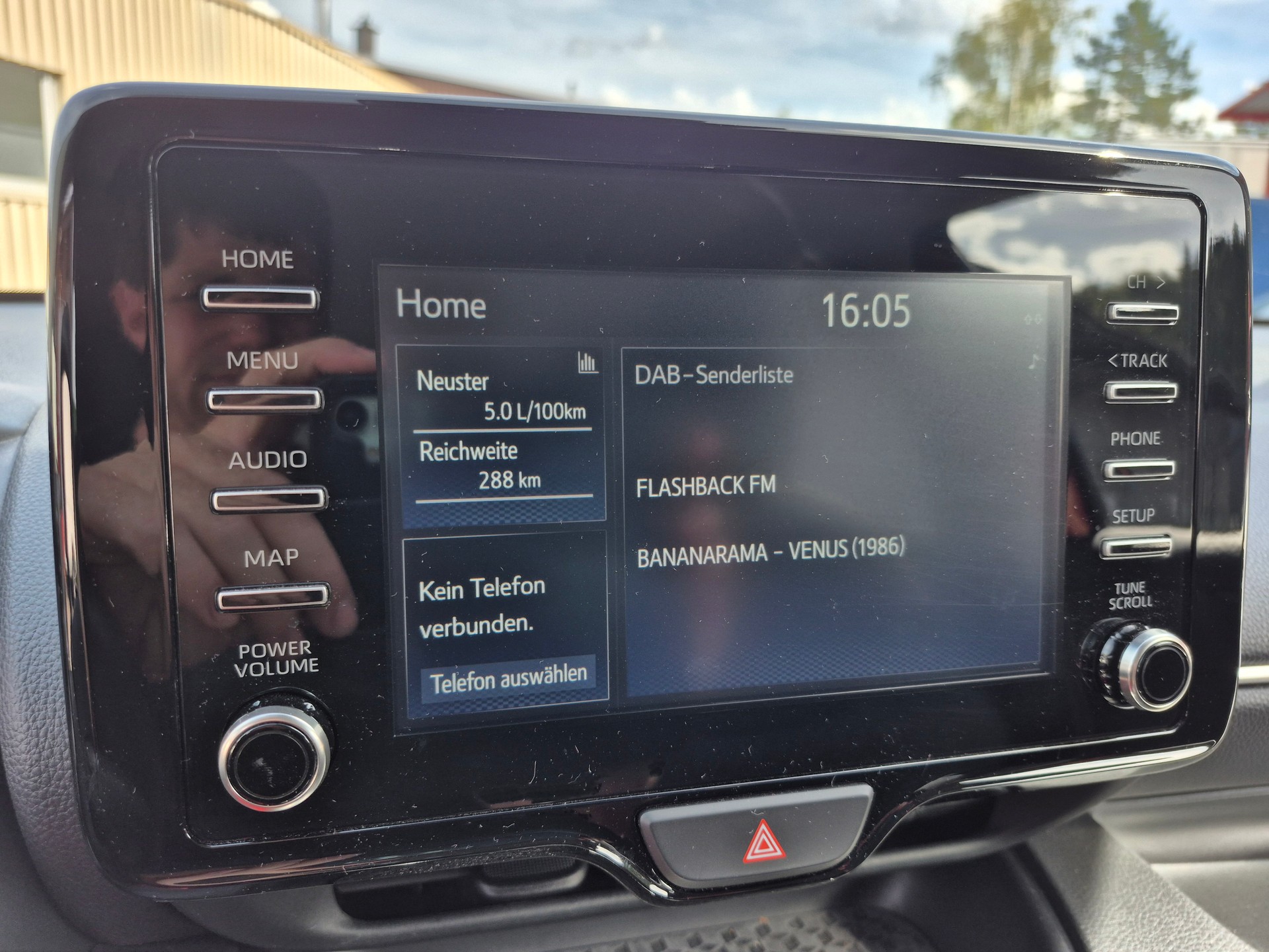 TOYOTA Yaris 1.5 Trend e-CVT-image-19