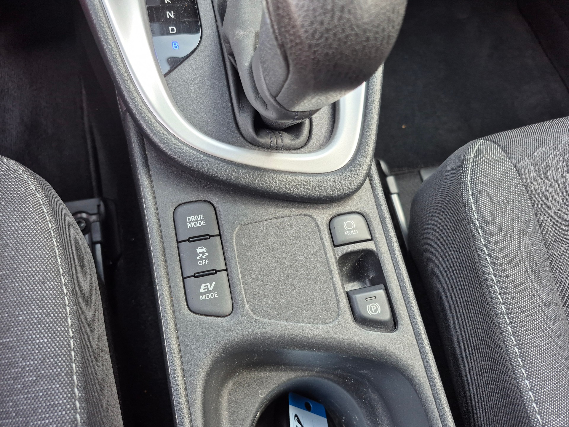 TOYOTA Yaris 1.5 Trend e-CVT-image-18