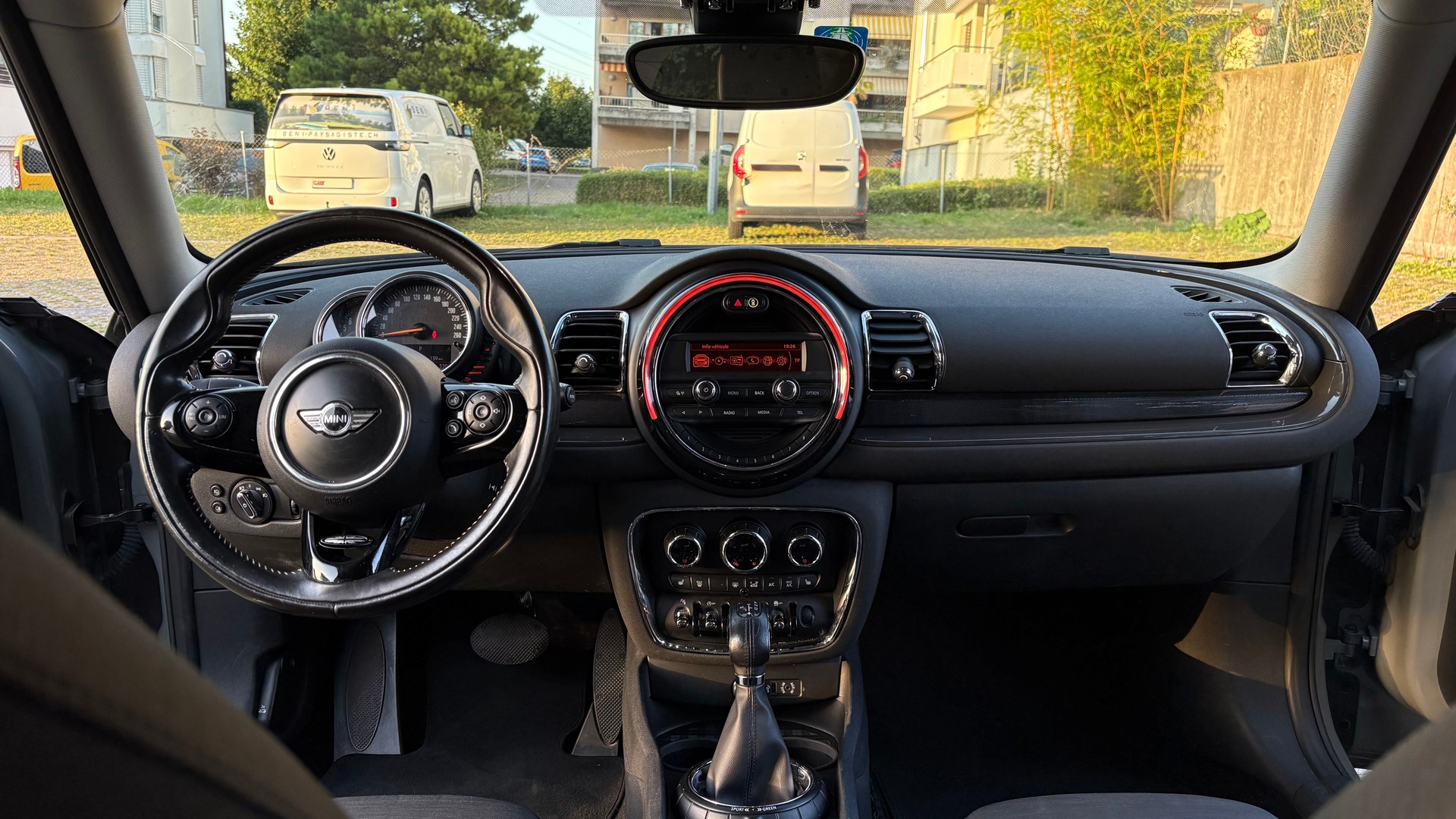 MINI 1.5i Clubman Cooper-image-6