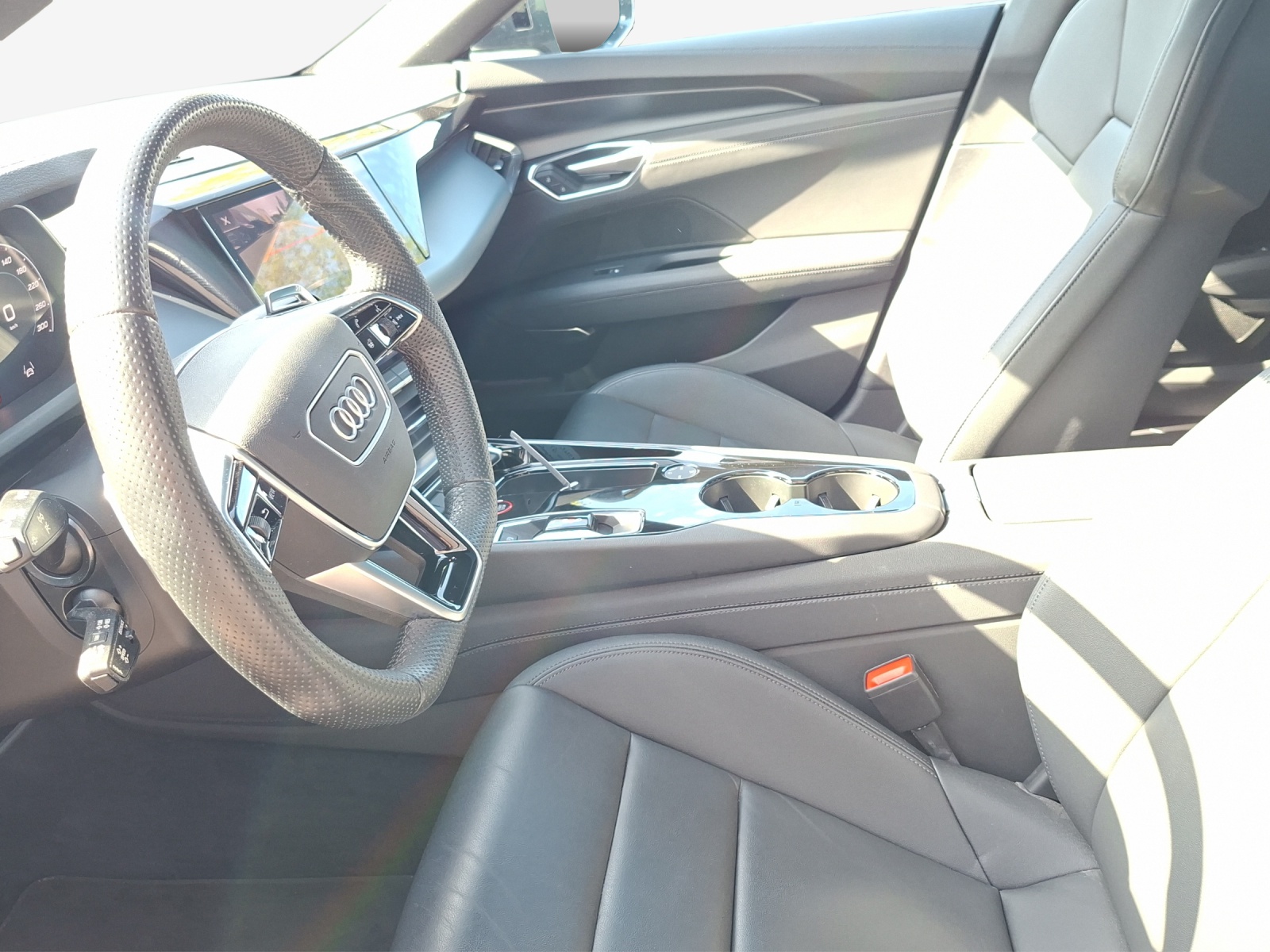 AUDI e-tron GT quattro-image-8
