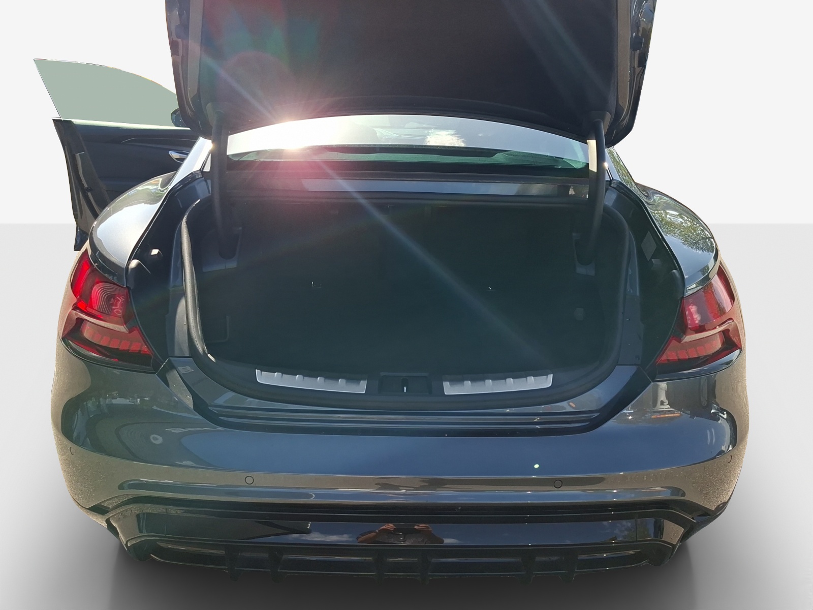 AUDI e-tron GT quattro-image-13