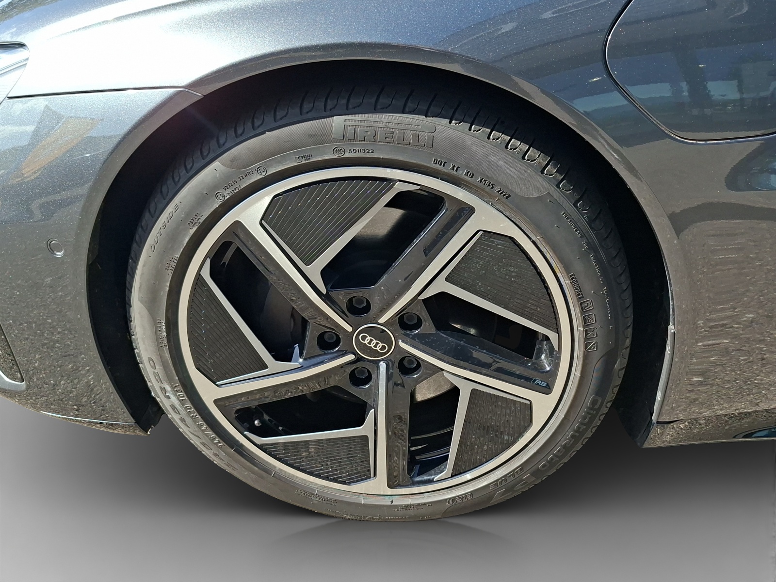 AUDI e-tron GT quattro-image-14
