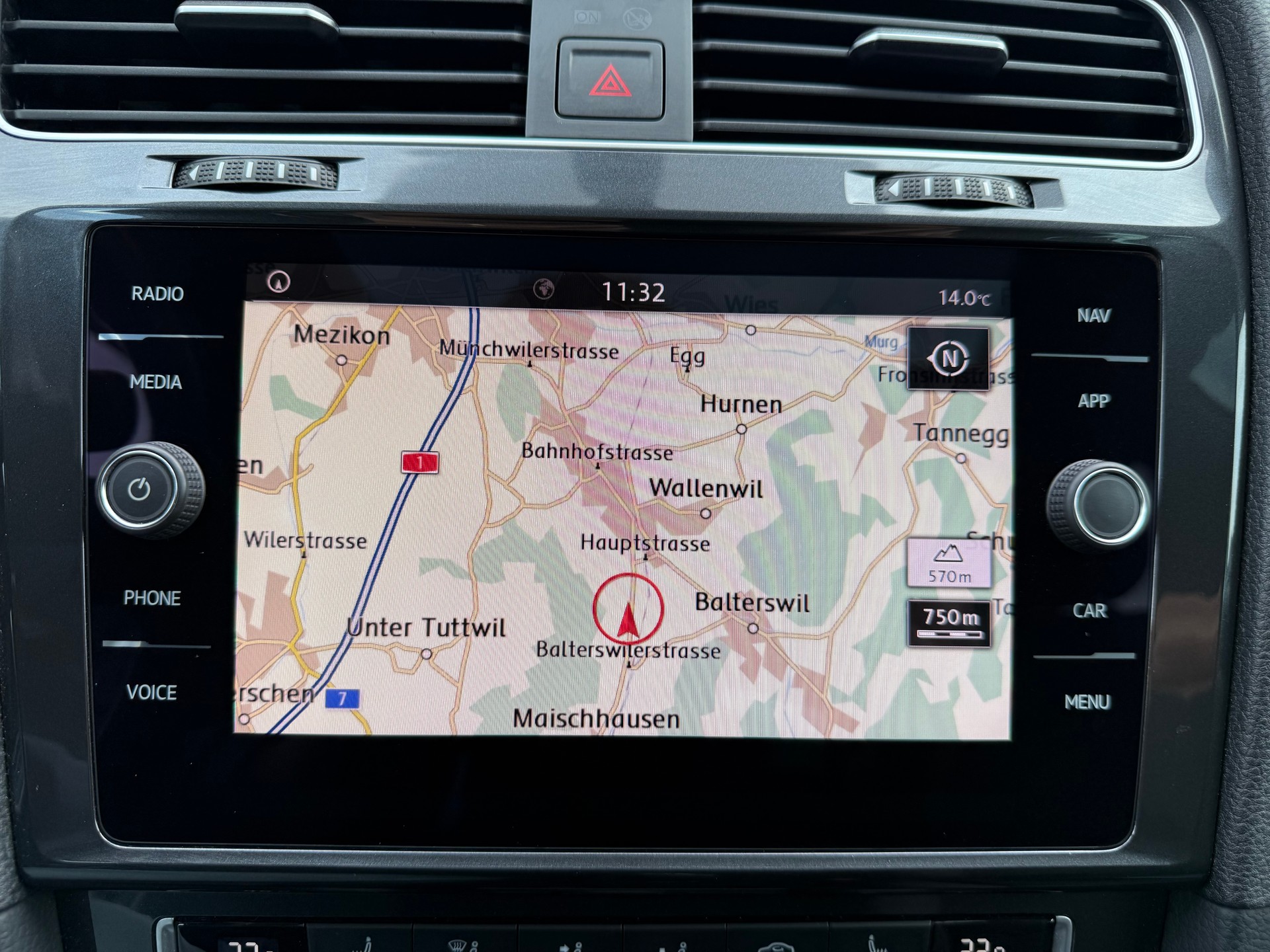 VW Golf 1.5 TSI R-LINE-image-7