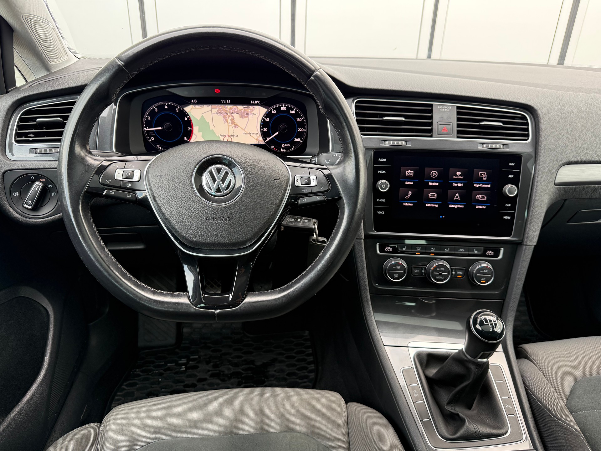 VW Golf 1.5 TSI R-LINE-image-6