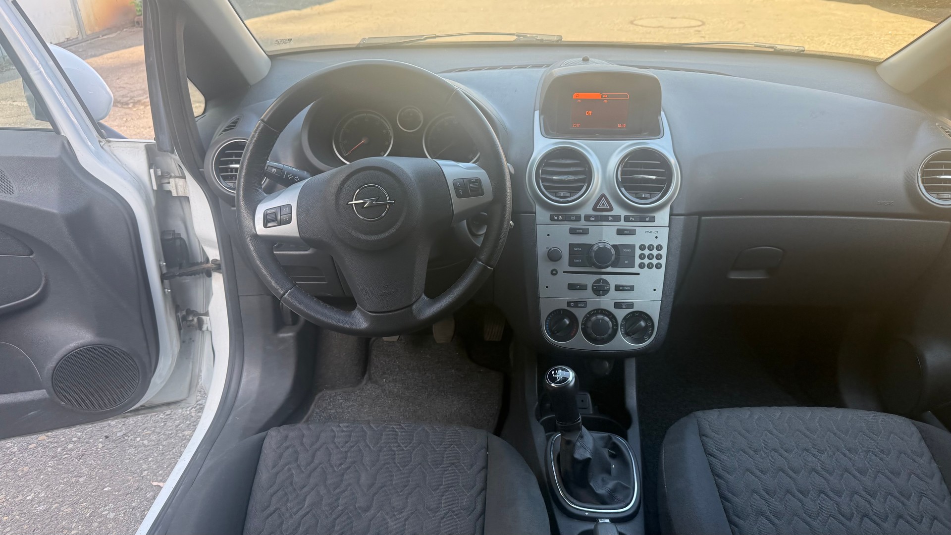 OPEL Corsa 1.4 TP Color Edition-image-6