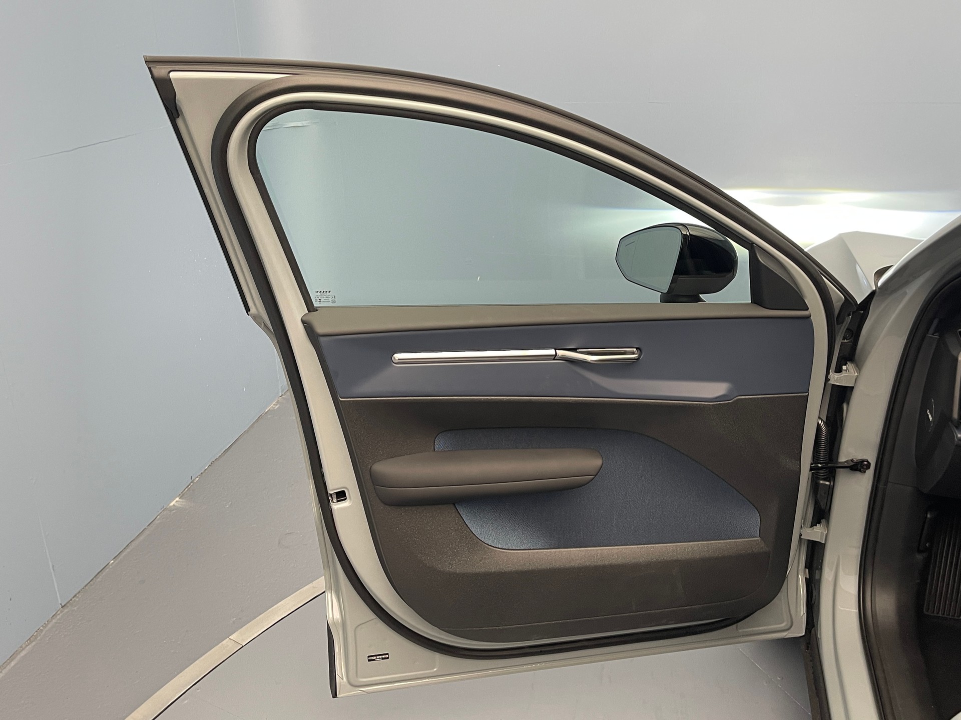 VOLVO EX30 E60 Plus-image-11