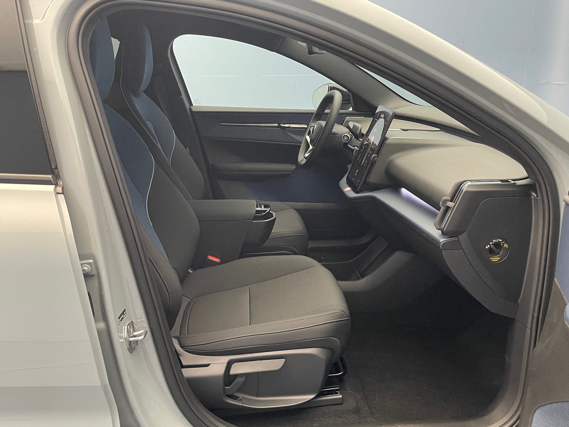 VOLVO EX30 E60 Plus-image-8
