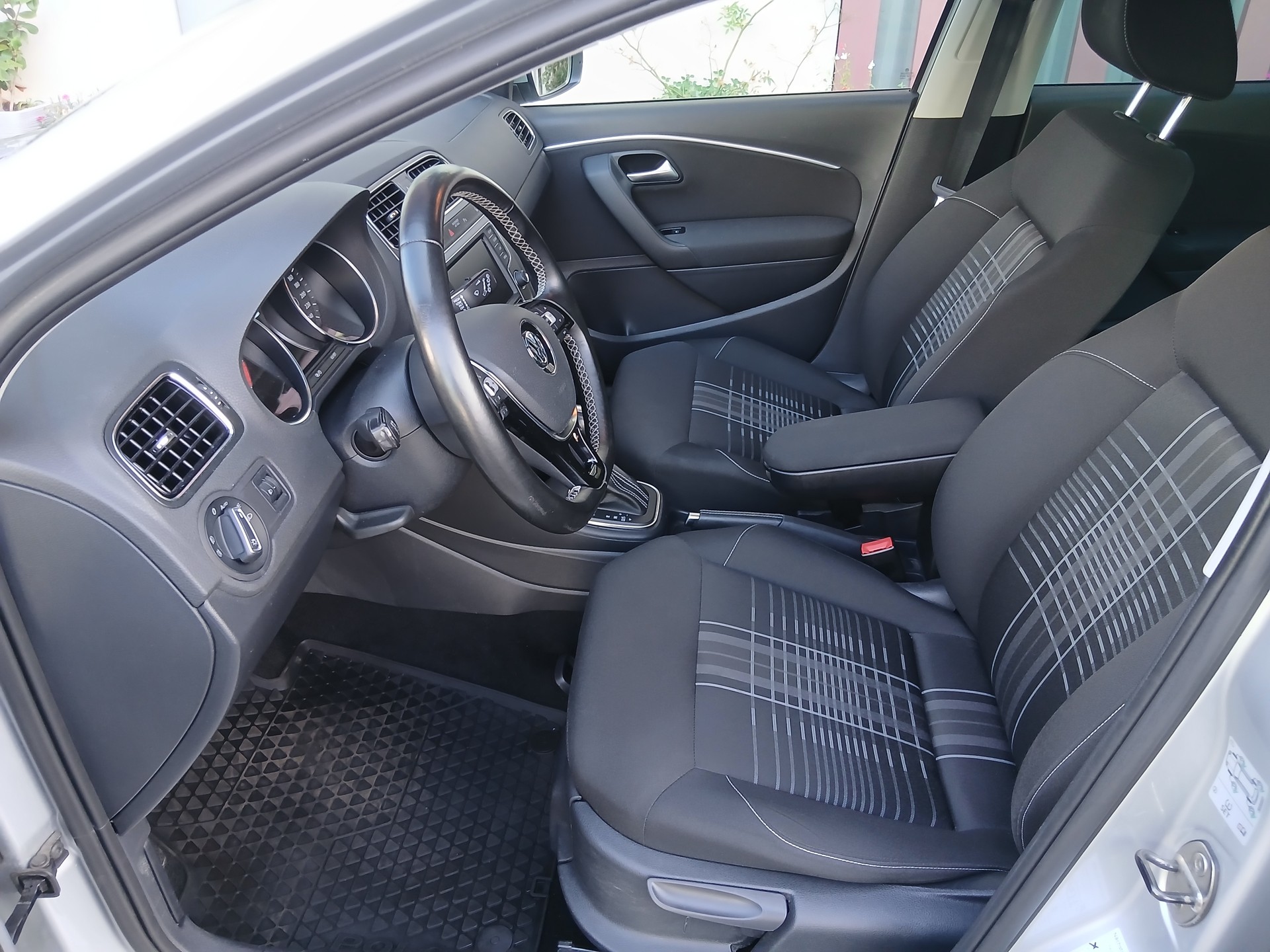 VW Polo 1.2 TSI BMT Lounge DSG-image-8