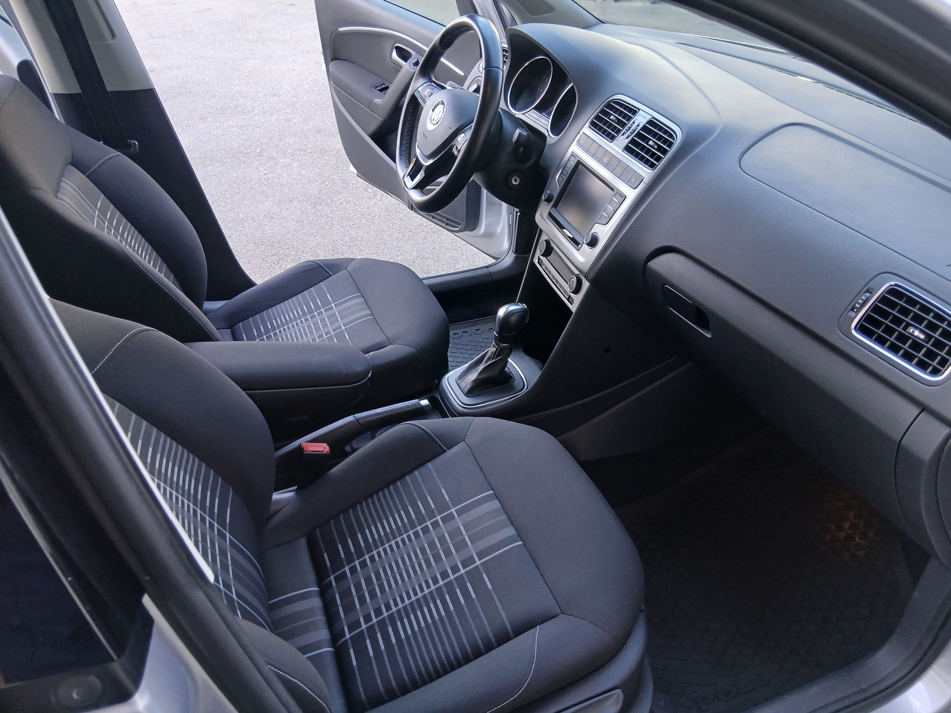 VW Polo 1.2 TSI BMT Lounge DSG-image-7