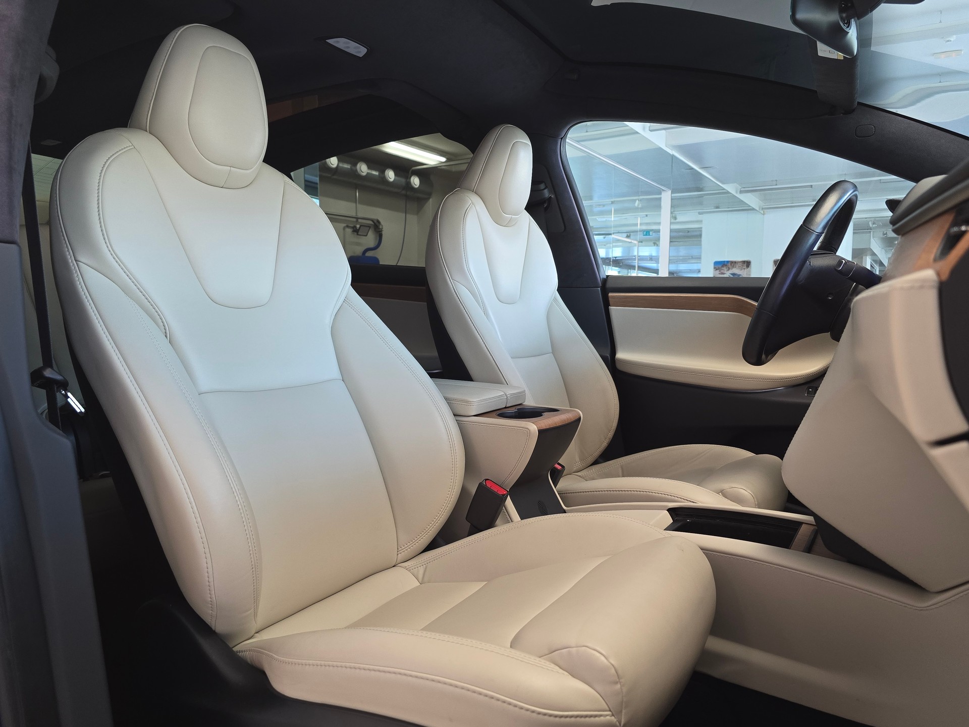 TESLA MODEL X-image-9