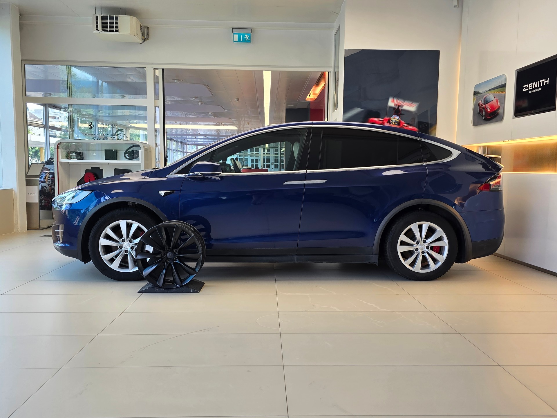 TESLA MODEL X-image-7