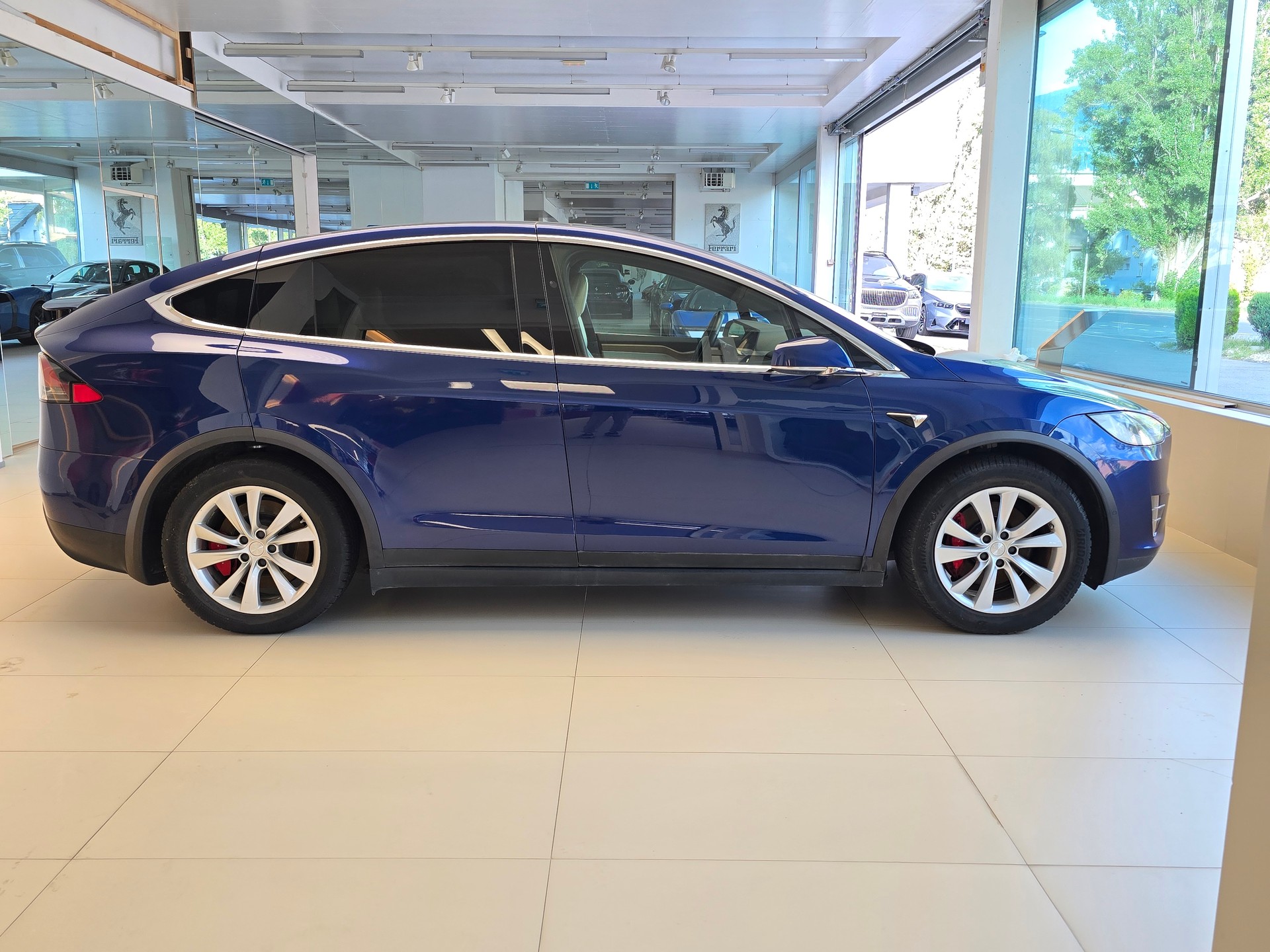 TESLA MODEL X-image-5