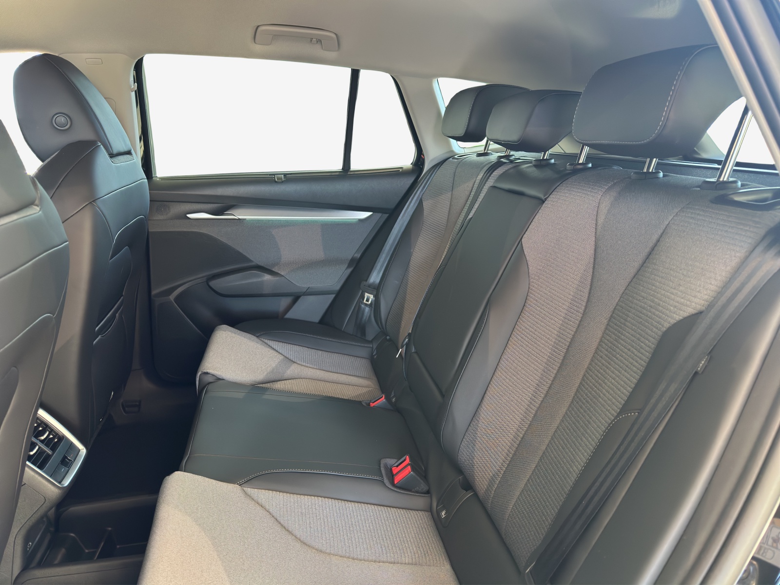 SKODA Enyaq 85x Dynamic 4x4-image-10