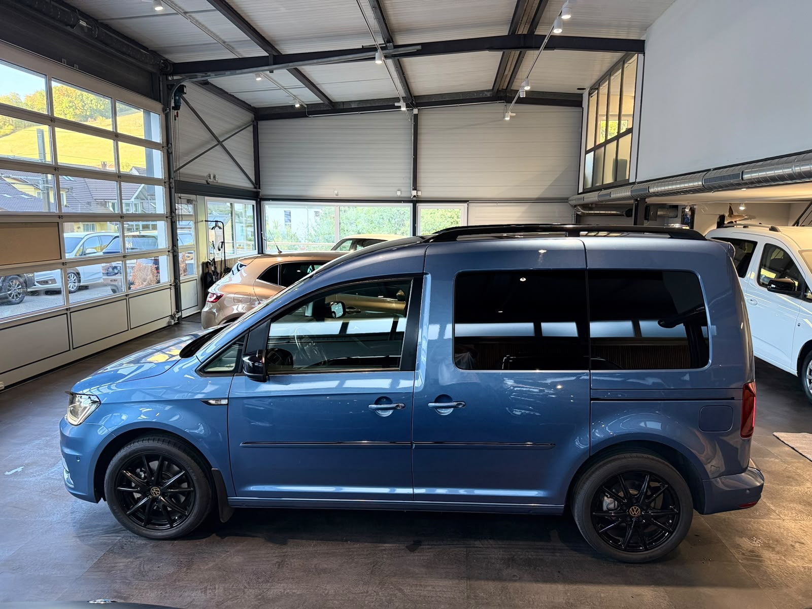 VW Caddy 2.0 TDI Edition 35 DSG-image-1