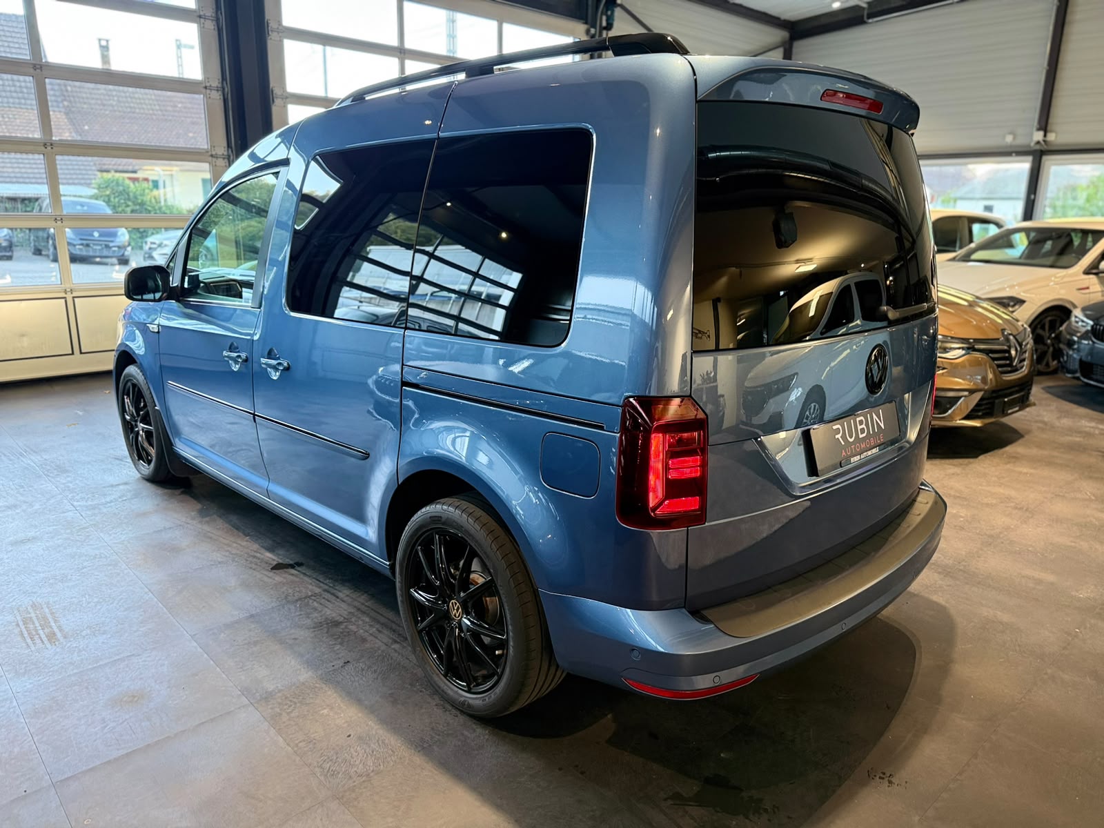 VW Caddy 2.0 TDI Edition 35 DSG-image-2