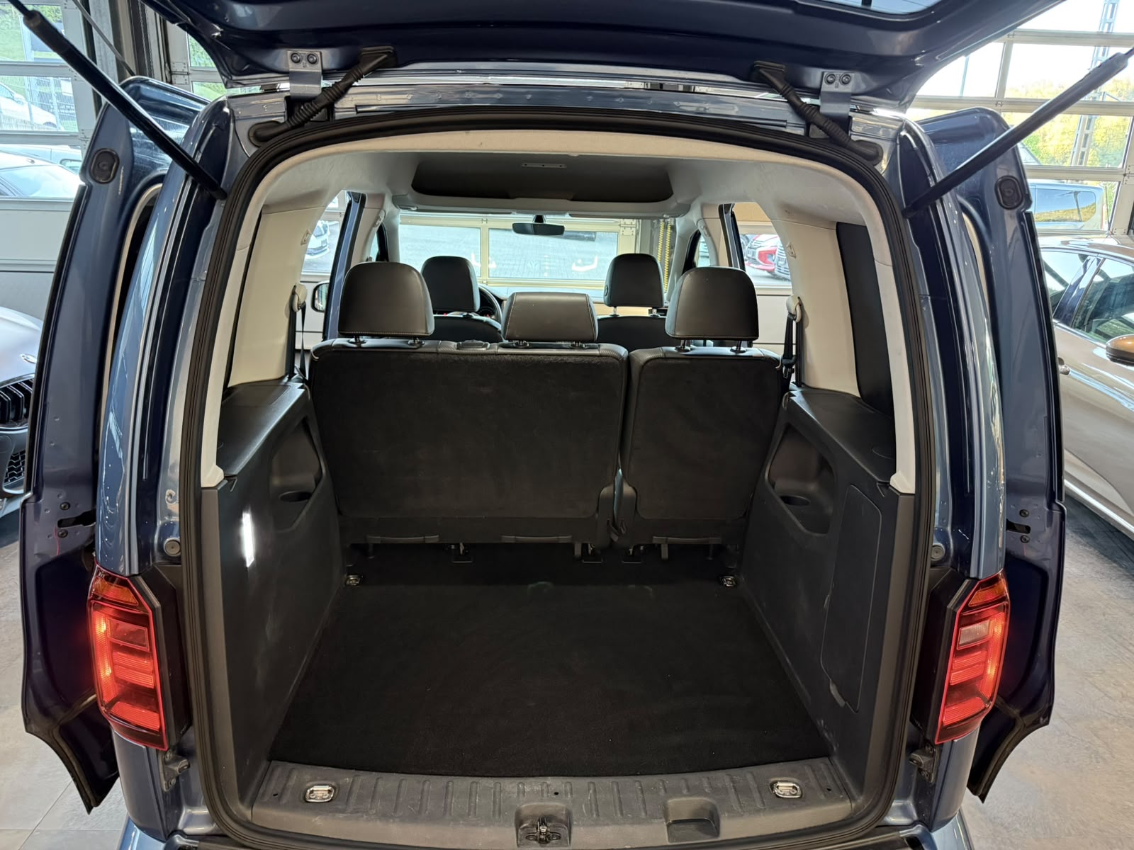 VW Caddy 2.0 TDI Edition 35 DSG-image-5