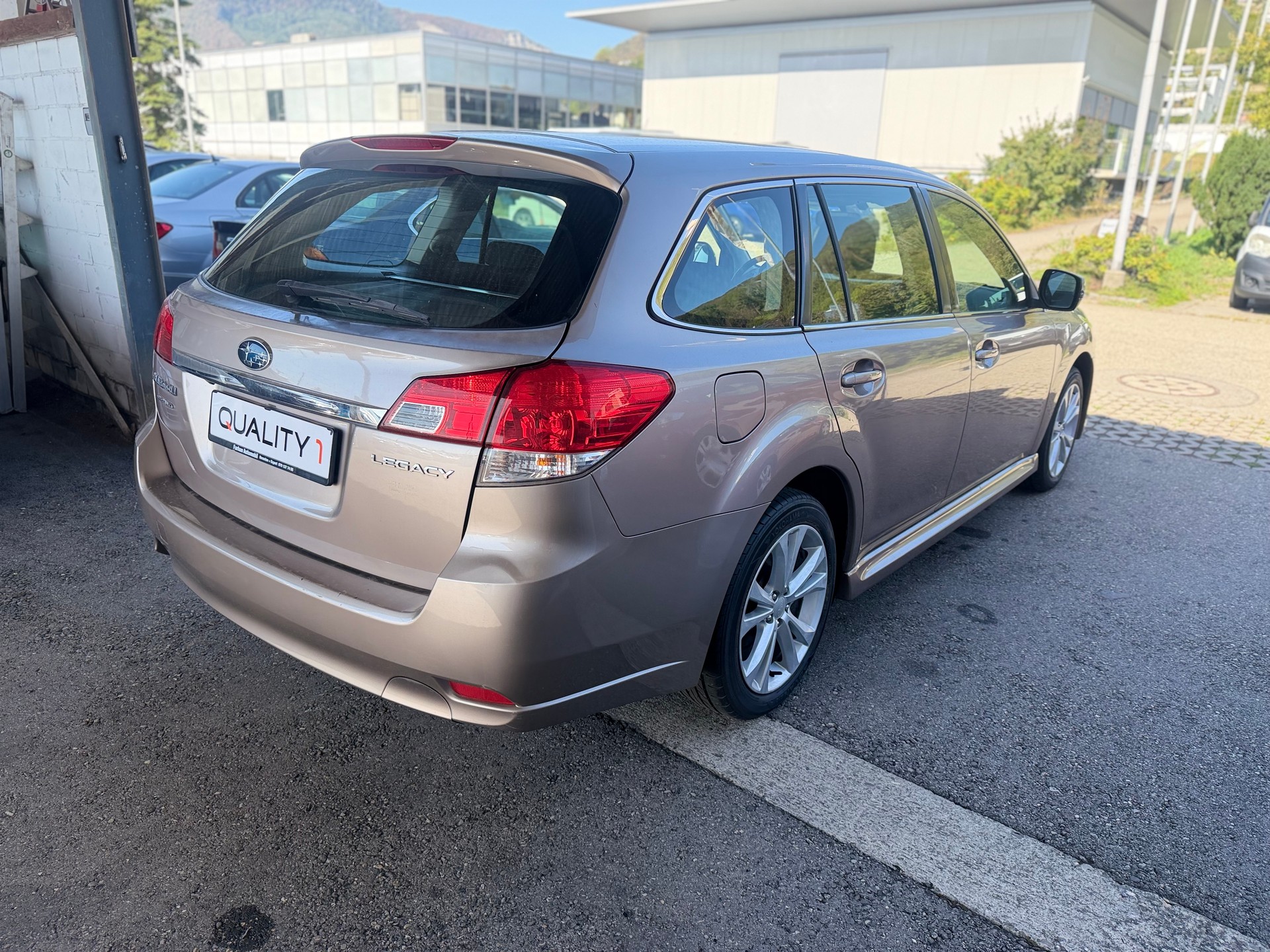 SUBARU Legacy 2.5i Swiss AWD Lineartronic-image-5