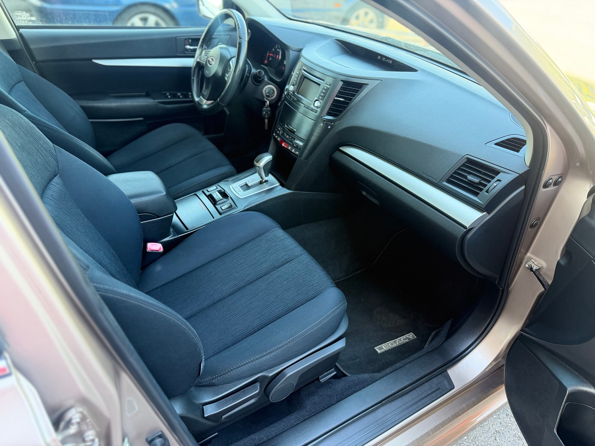 SUBARU Legacy 2.5i Swiss AWD Lineartronic-image-8