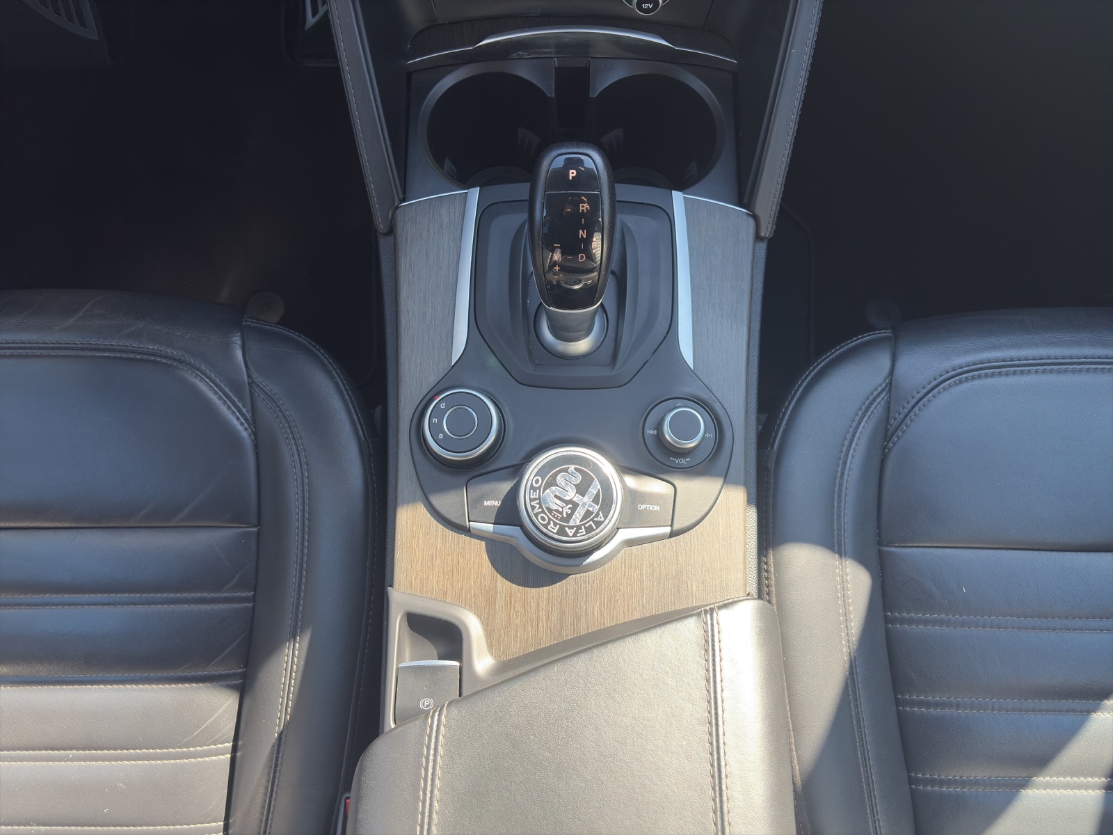 ALFA ROMEO Stelvio 2.0 First Edition Q4 Automatic | Sitzheizung | Rückfahrkamera | Fahrassistent-image-16