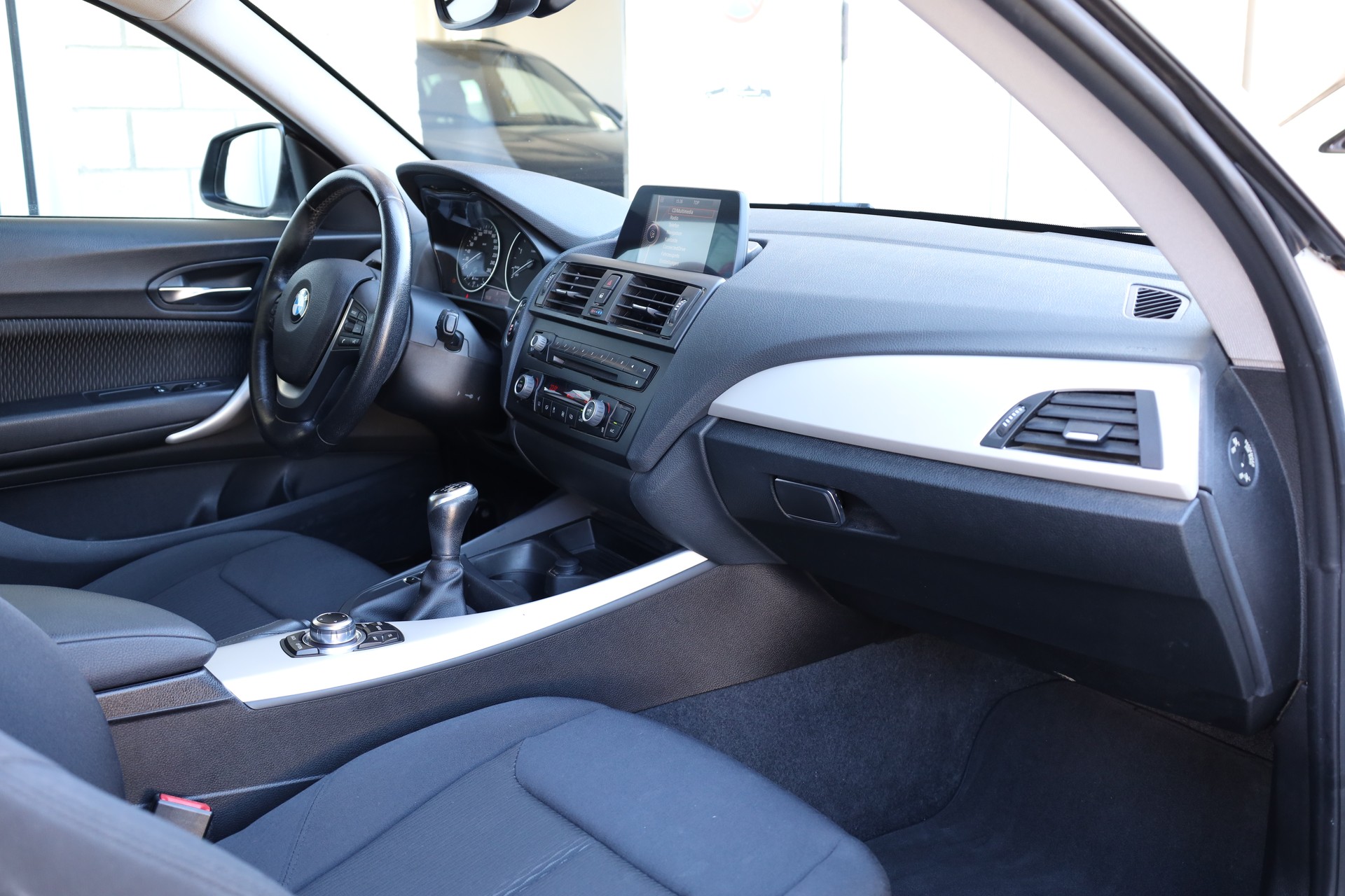 BMW 116d Efficient-Dynamics Edition-image-11